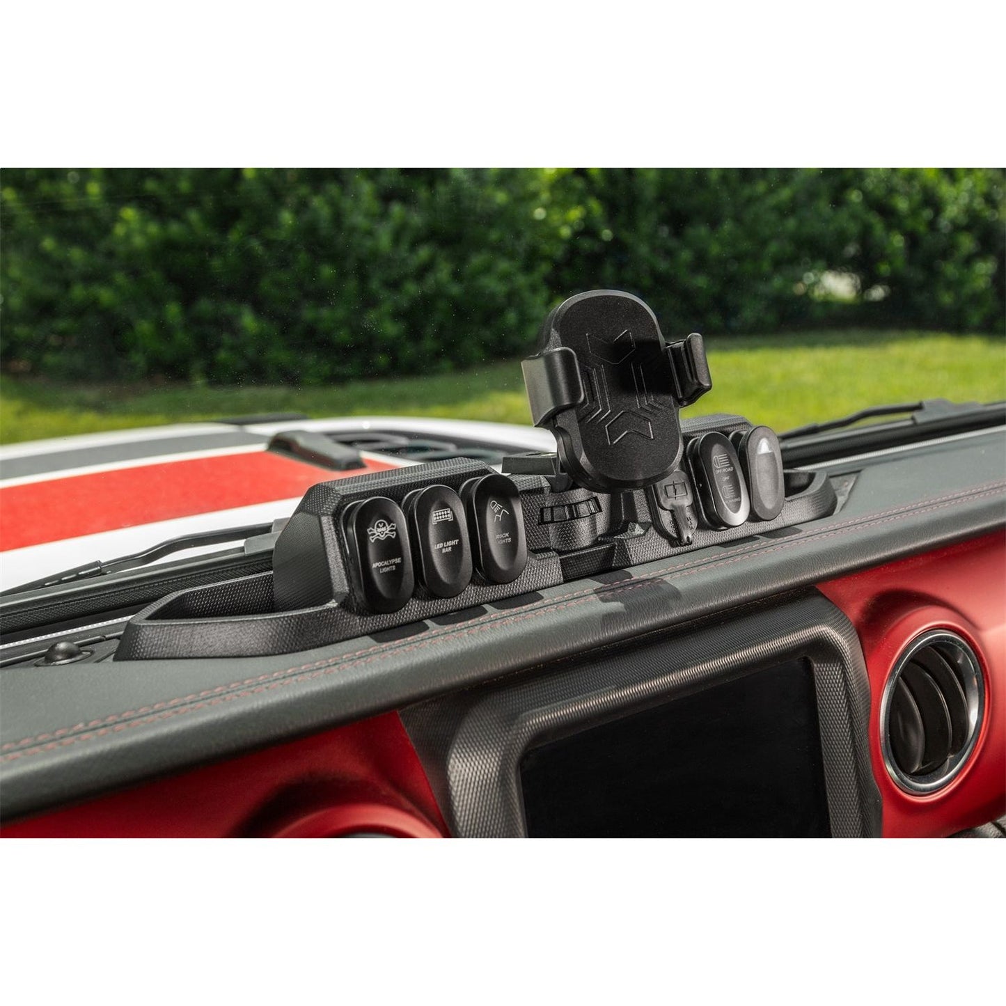 RUGGED RIDGE | 13551.39 | 18-C Wrangler /20-C Gladiator Dash Phone Mount Pod W/Wireless Charger Black