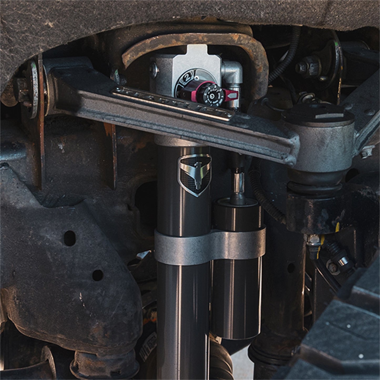 ReadyLIFT 8'' MAX3.3 Suspension System w/ Falcon 3.3 Shocks and Fab UCA Arms (2500HD/3500HD) 42-30840