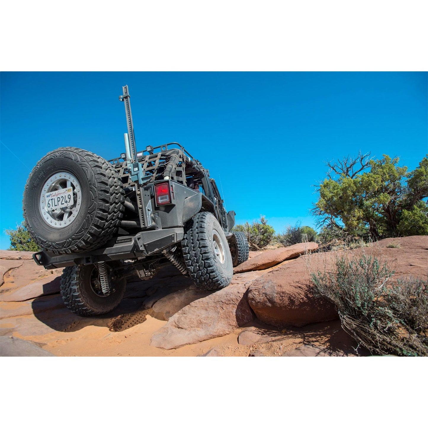 Smittybilt XRC GEN 2 Rear Bumper Textured Black Incl. Roto Pax® Gas Can Holder I 76858