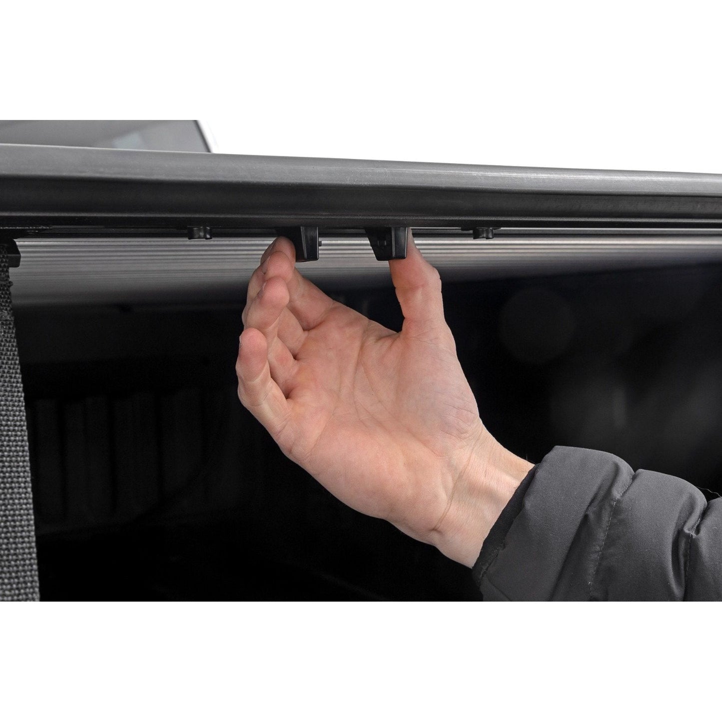 Rough Country 6'9 Retractable Bed Cover I 46110690