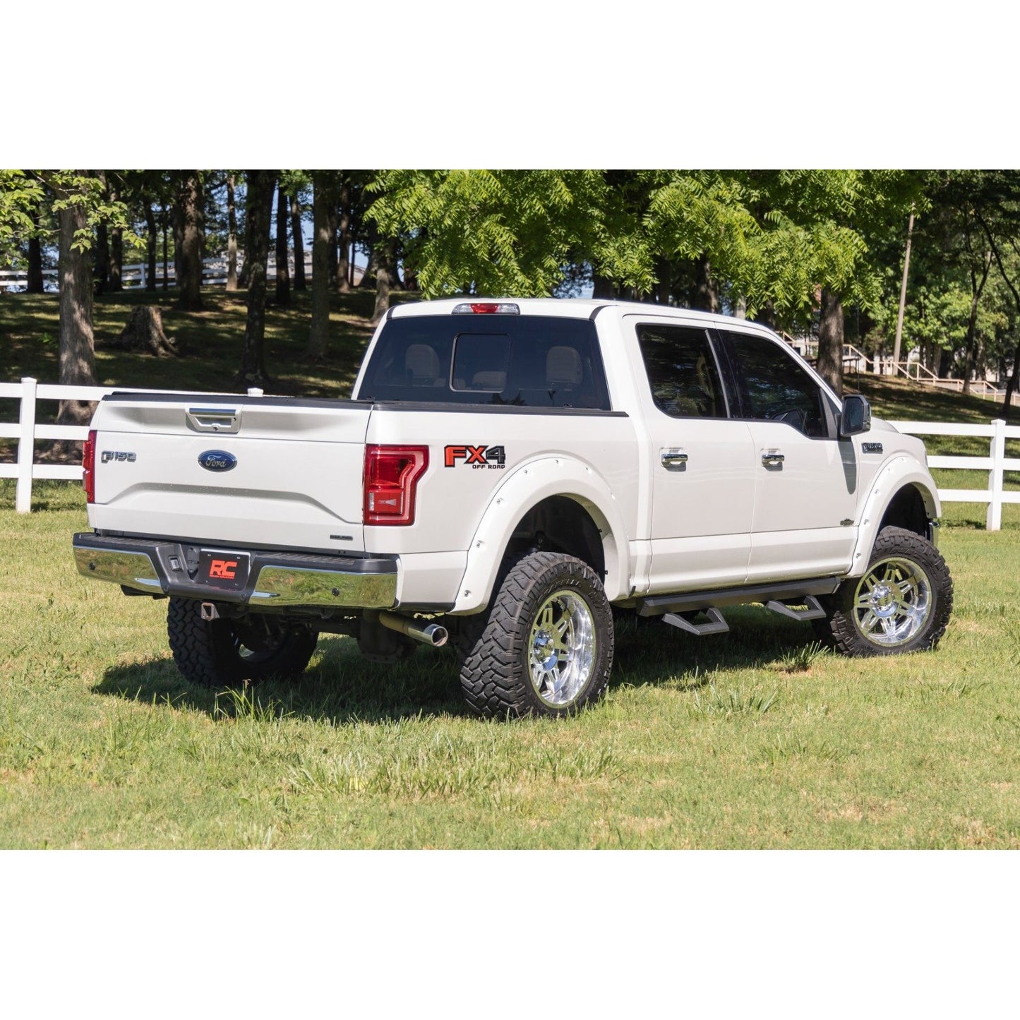 ROUGH COUNTRY SRX2 Adj Aluminum Step | Crew Cab | Ford F-150/Lightning/F-250/F-350/Raptor (15-25) | 51008A