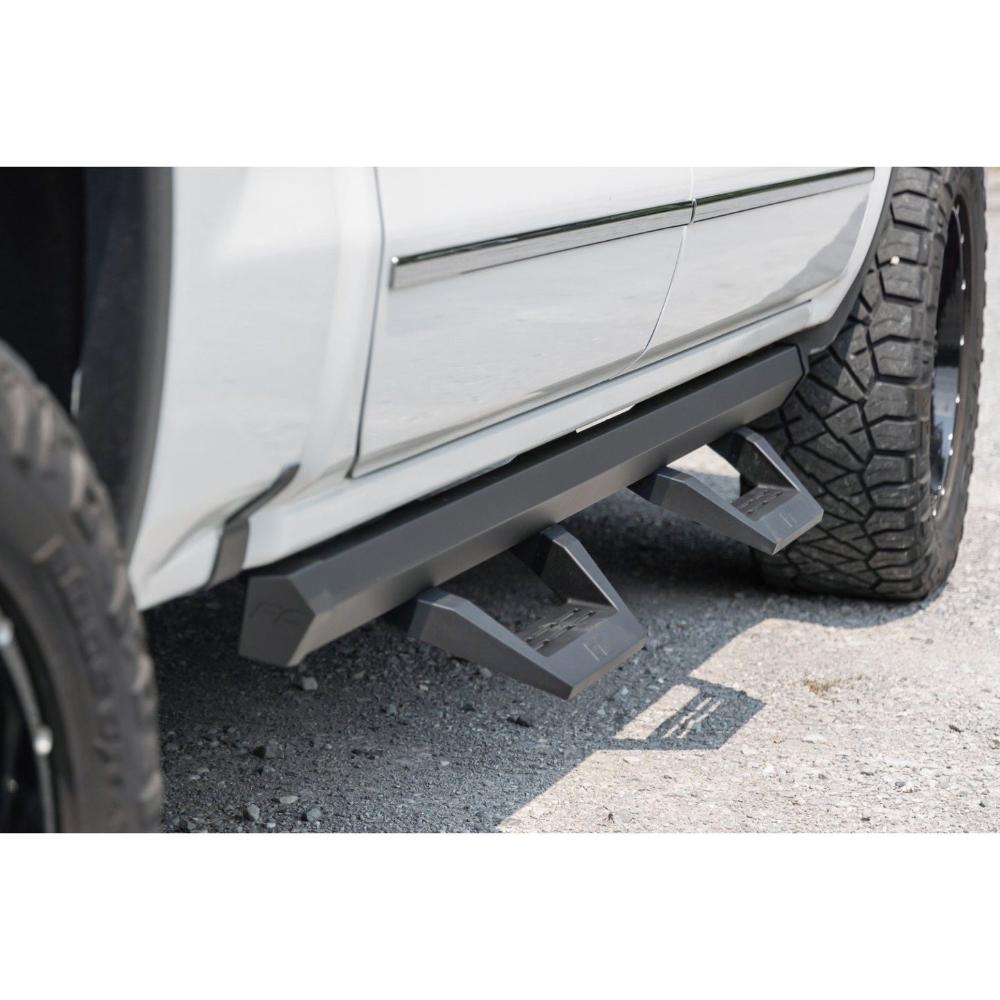 ROUGH COUNTRY SRX2 Adj Aluminum Step | Crew Cab | Chevy/GMC 1500/2500HD/3500HD (07-18 & Classic) | 11009A