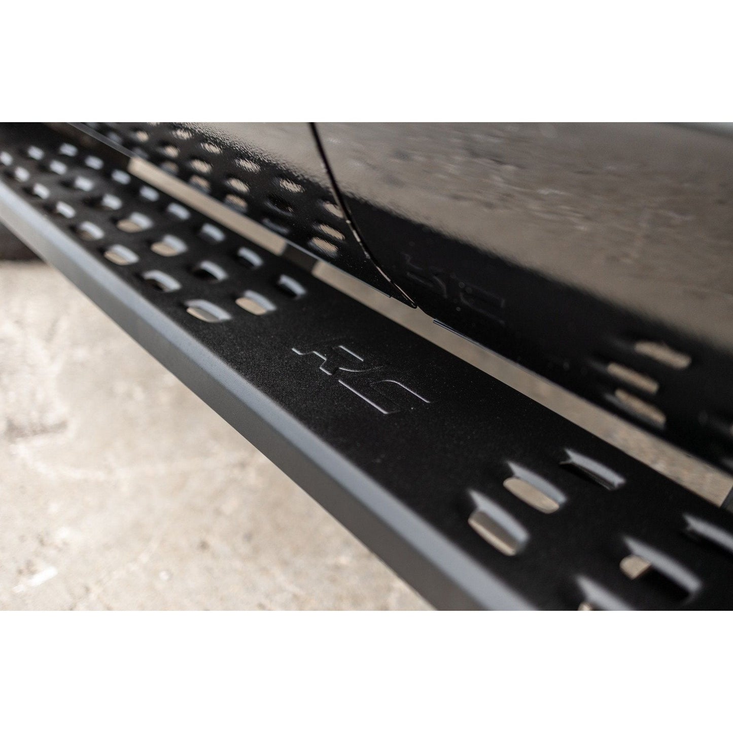 Rough Country RPT2 Running Board I 44006