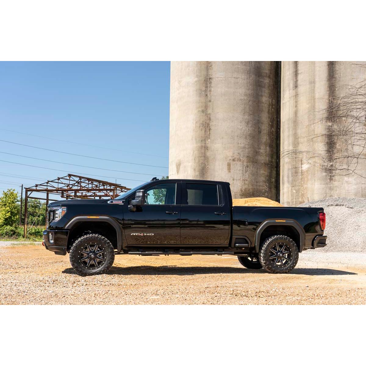 ROUGH COUNTRY 3 Inch Lift Kit | UCAs | M1 | Chevy/GMC 2500HD/3500HD (20-25) | 95840RED