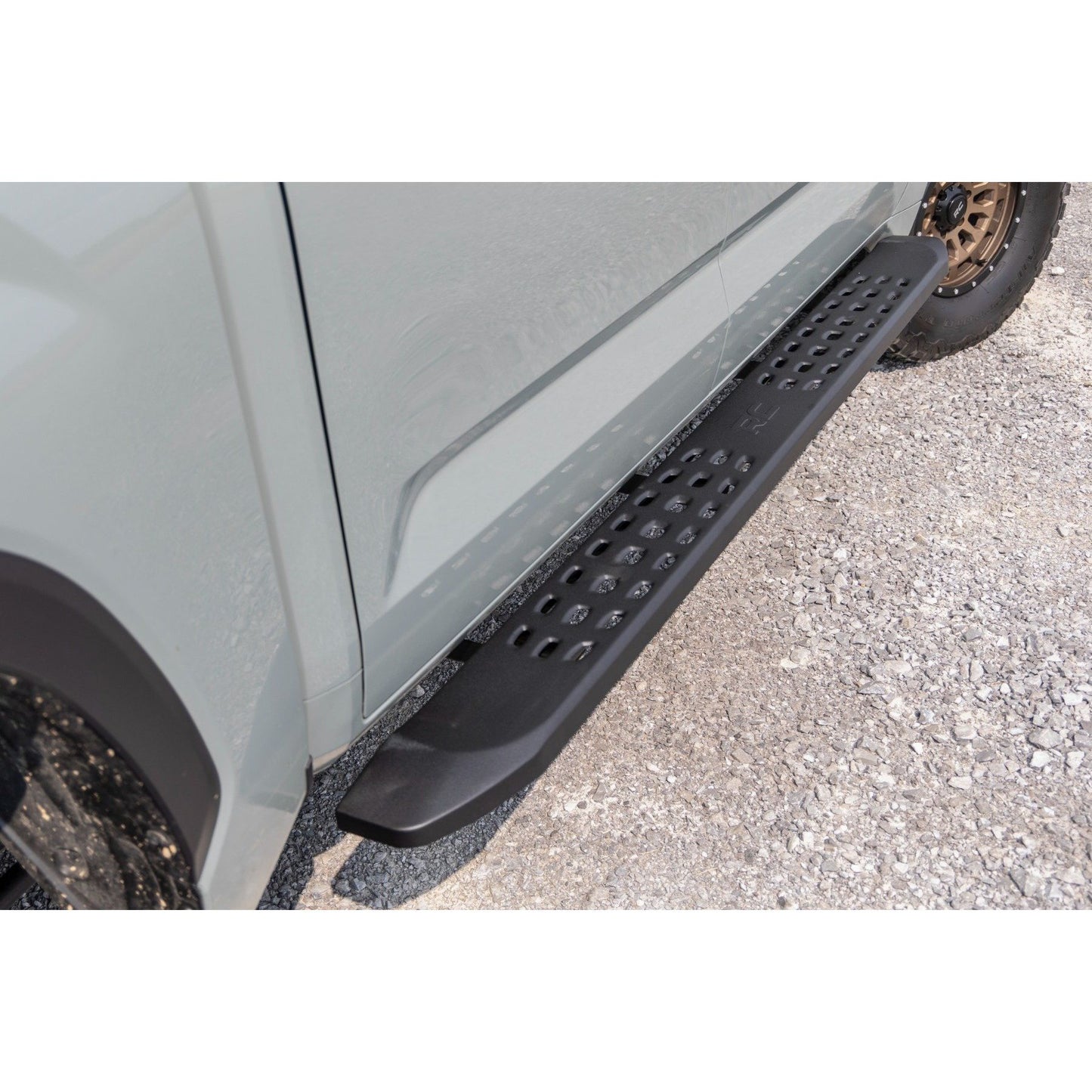 ROUGH COUNTRY RPT2 Running Board | Crew Cab | Black | Toyota Tundra 2WD/4WD (2022-2025) | 44007
