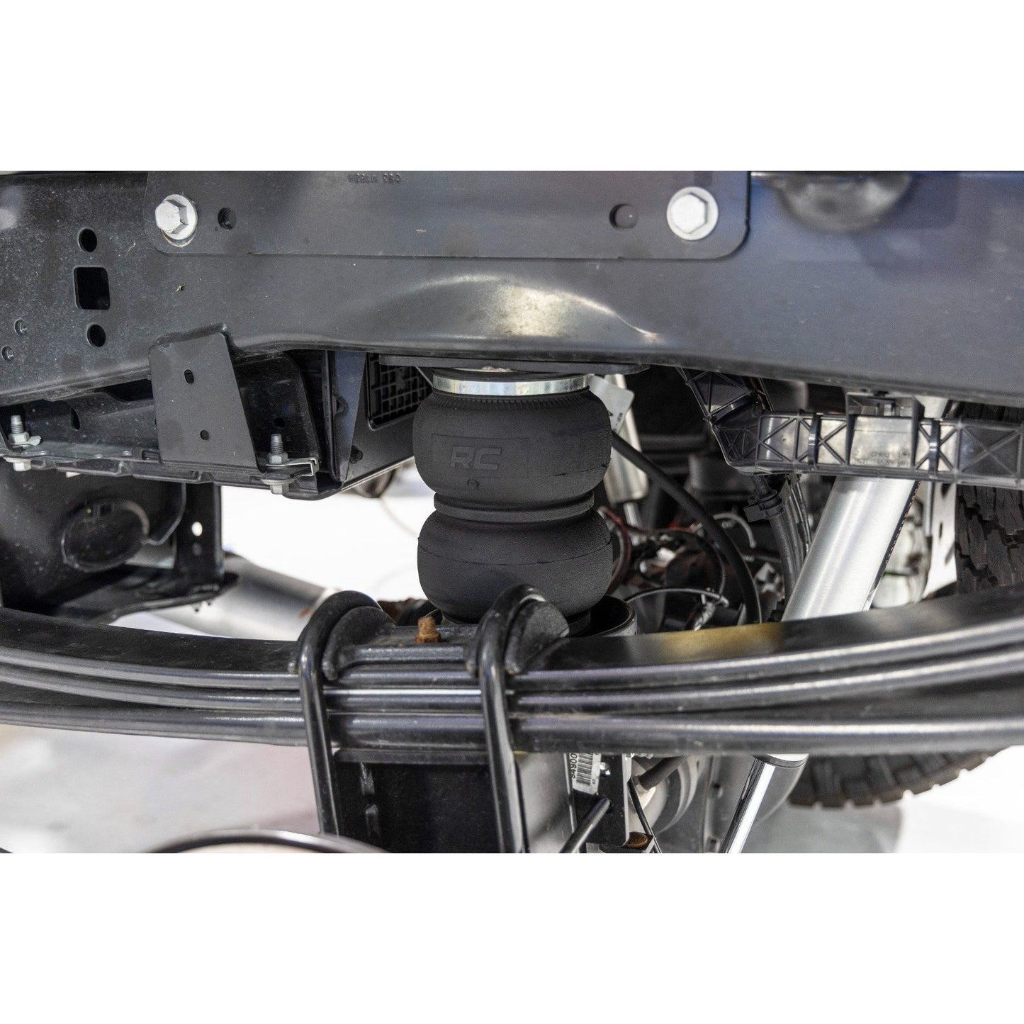 ROUGH COUNTRY Air Spring Kit w/compressor | Wireless Controller | Ford F-250/F-350 Super Duty (17-22) | 10021WC