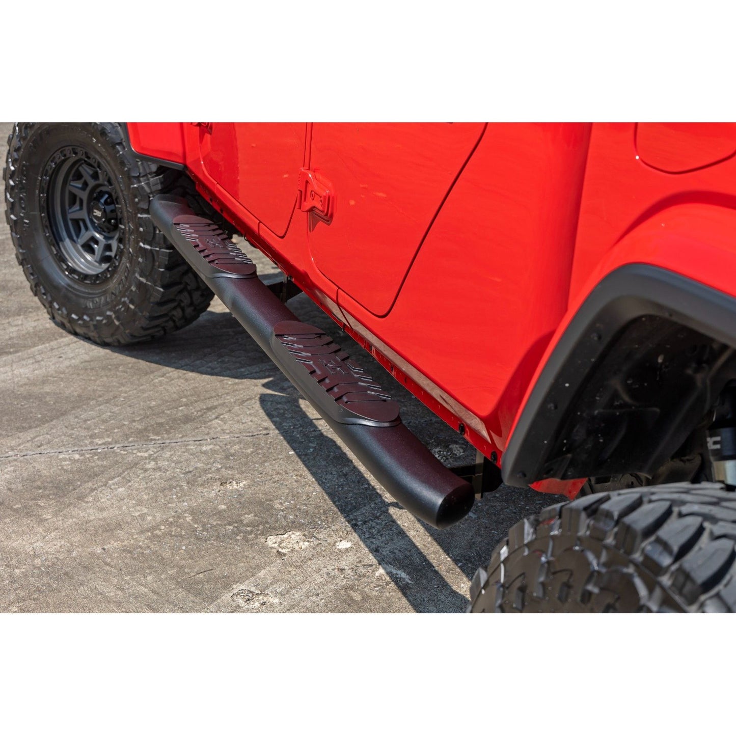 ROUGH COUNTRY Oval Nerf Steps | Black | Jeep Gladiator JT 4WD (2020-2025) | 21015