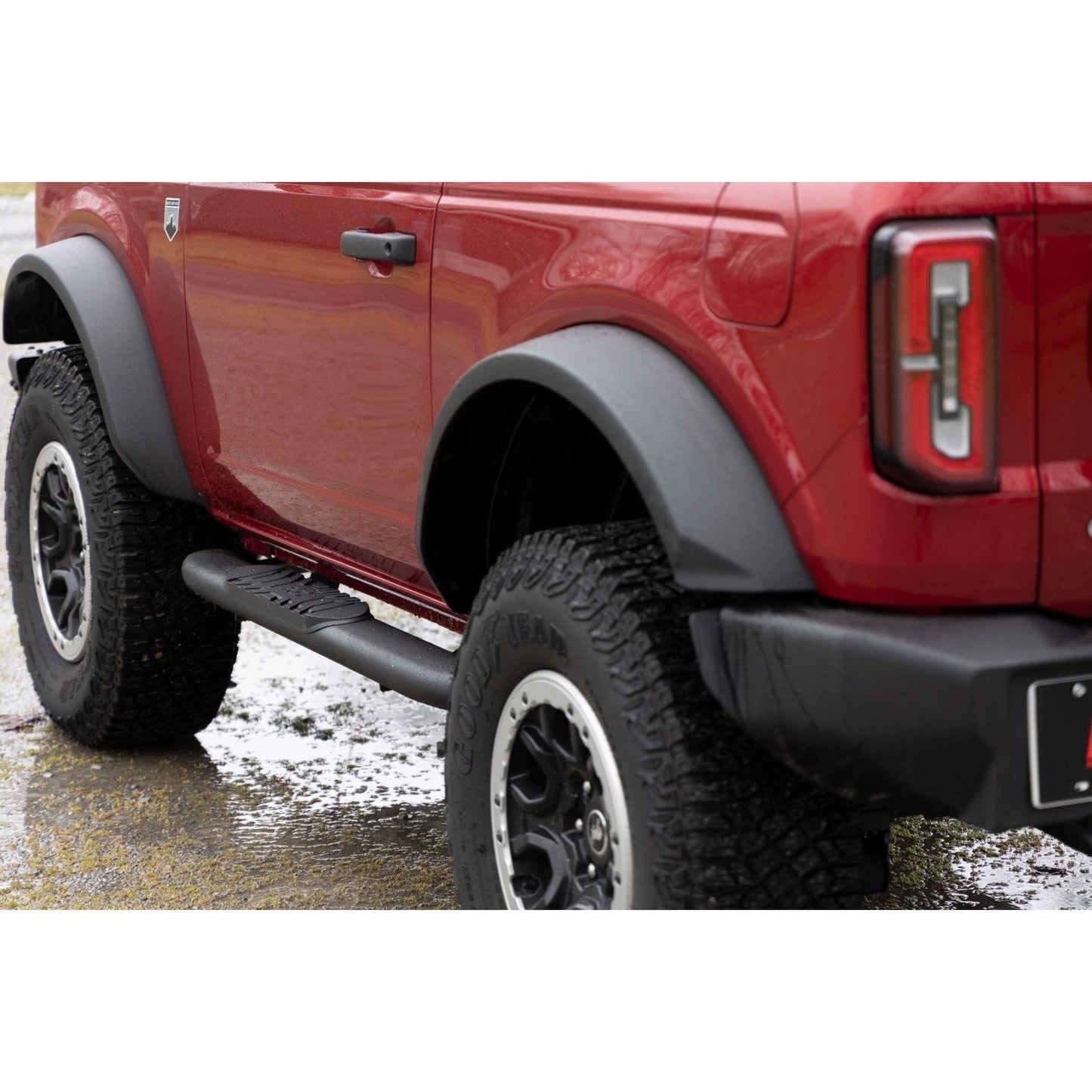 ROUGH COUNTRY Oval Nerf Steps | 2-Door | Black | Ford Bronco (2 Door) 4WD (2021-2025) | 21012