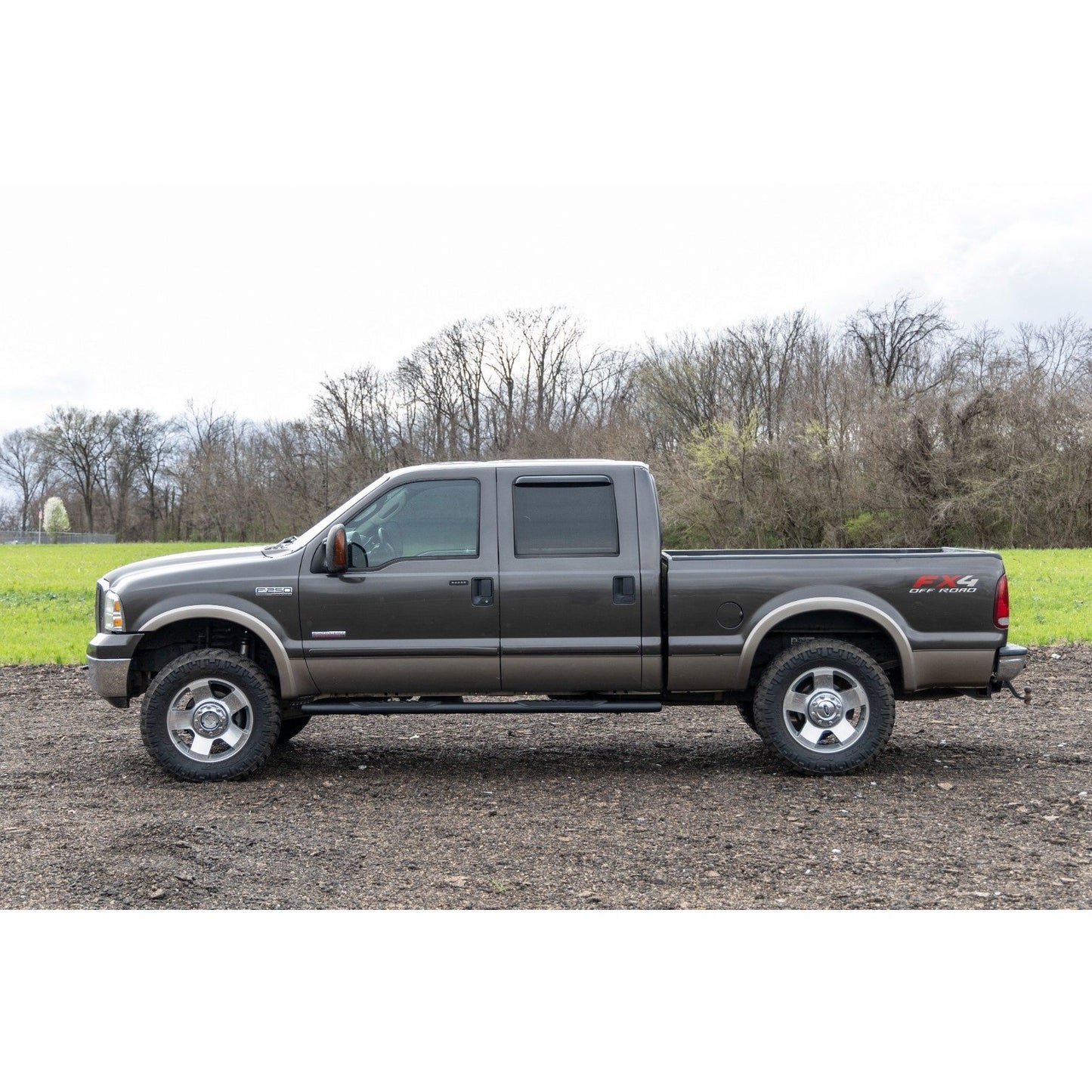ROUGH COUNTRY Oval Nerf Step | Crew Cab | Black | Ford F-250/F-350 Super Duty (99-16) | 21013