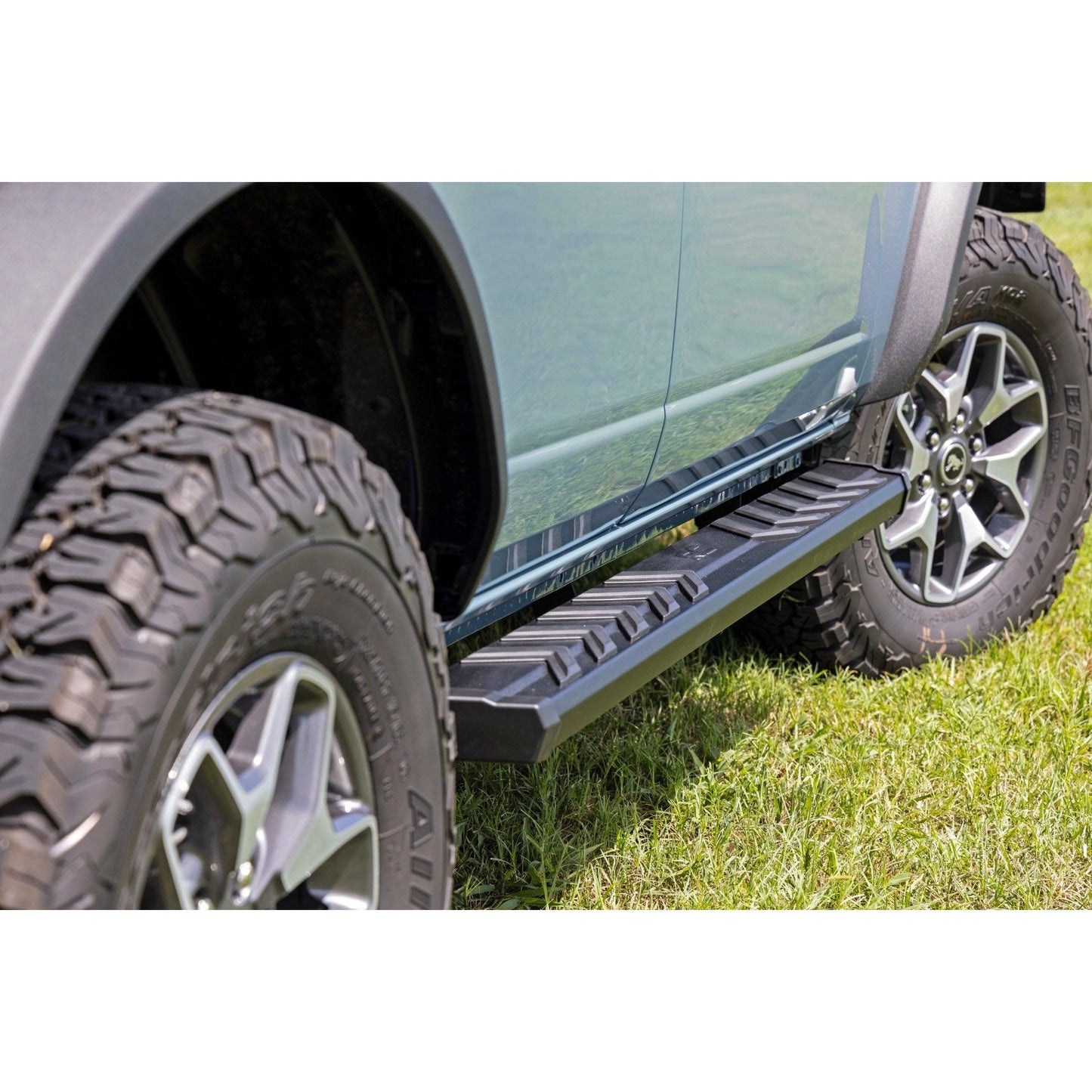 ROUGH COUNTRY BA2 Running Boards | Side Step Bars | 4-Door | Ford Bronco 4WD (2021-2025) | 41007A
