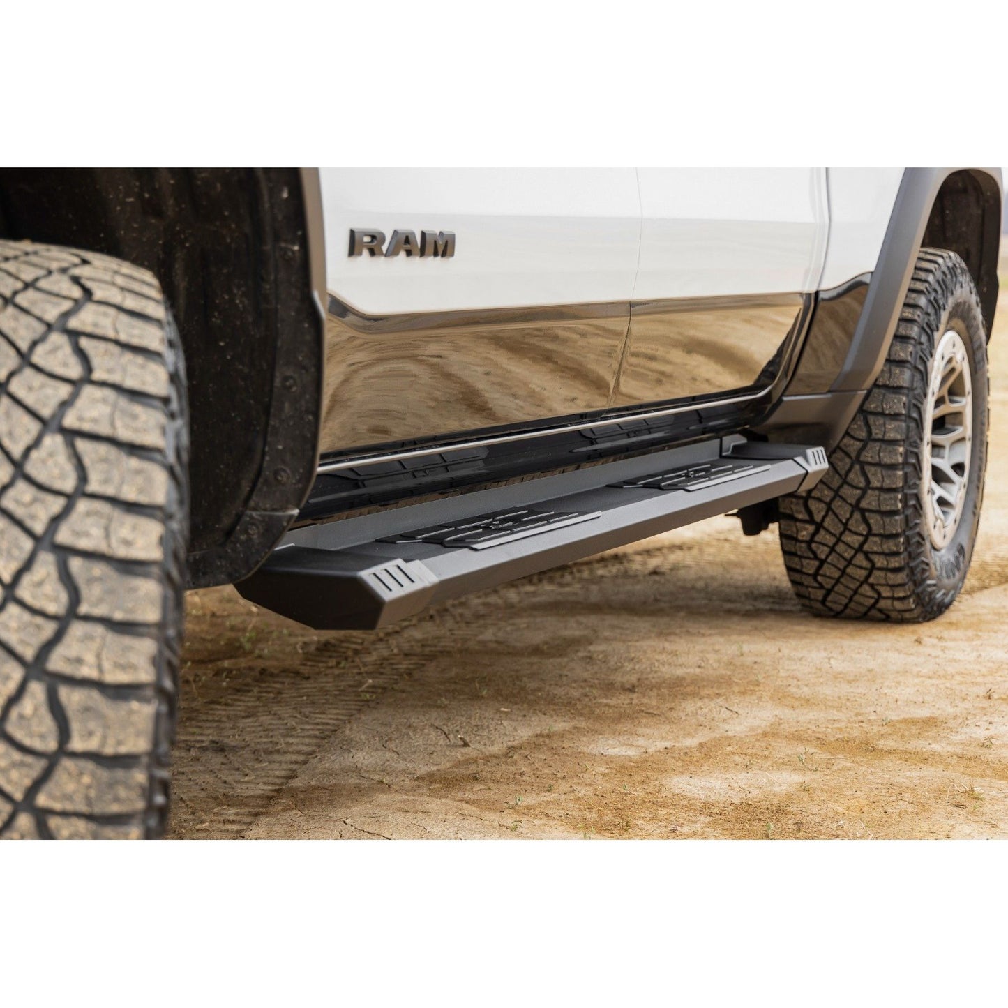 ROUGH COUNTRY HD2 Aluminum Running Boards | Crew Cab | Ram 1500 (19-25)/1500 TRX (21-24) | SRB01950A