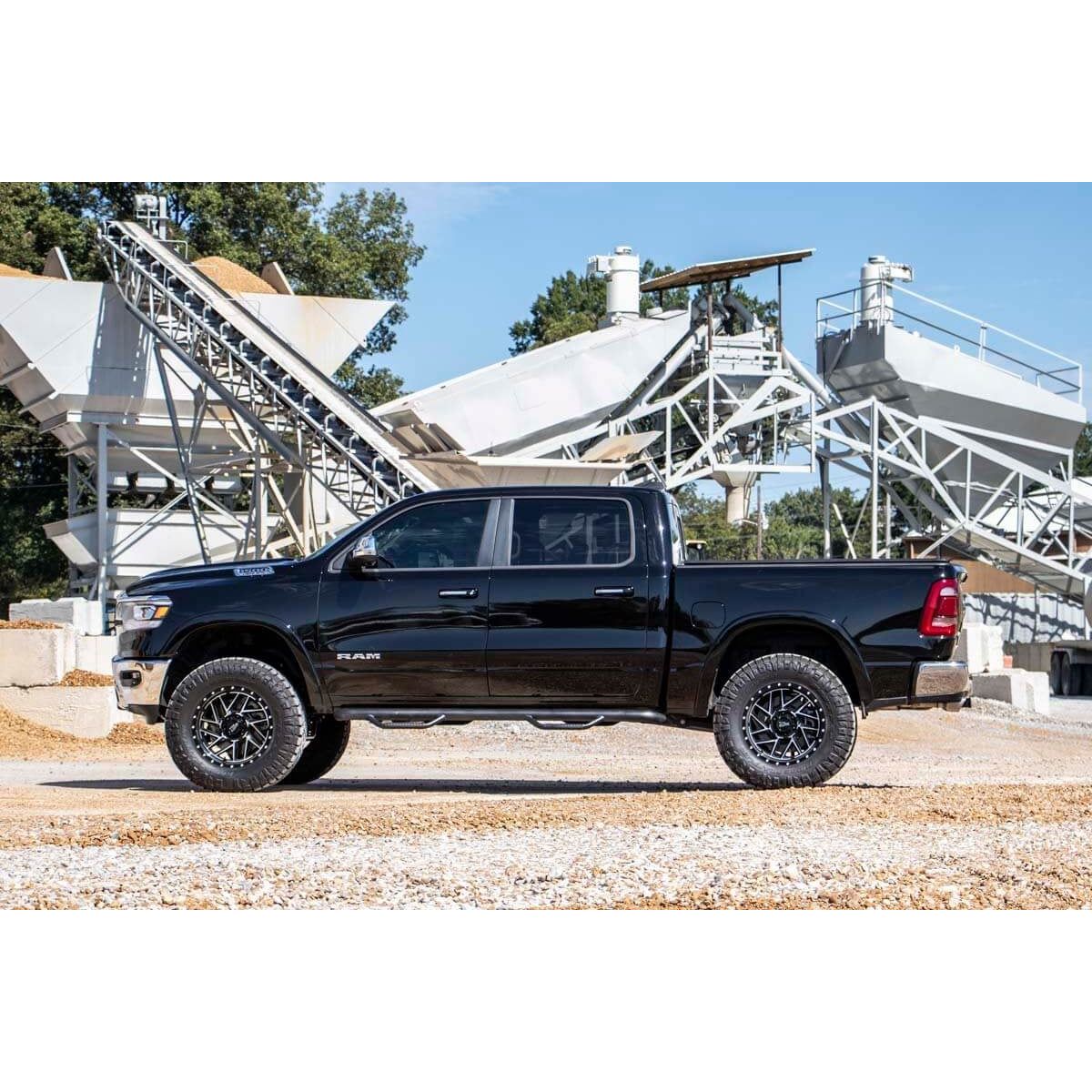 Rough Country M1 Shocks & Rear Variable Rate Coils 6 Inch Lift Kit I 33940