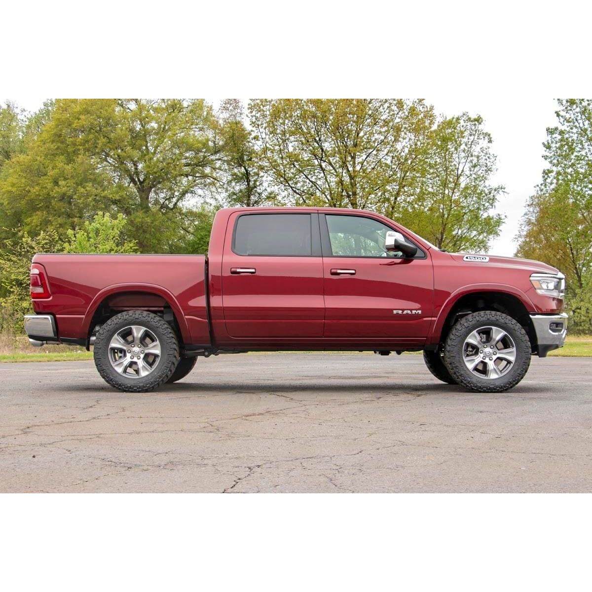 Rough Country M1 Struts w/M1 Rear Shocks 3.5 Inch Lift Kit I 31440RED