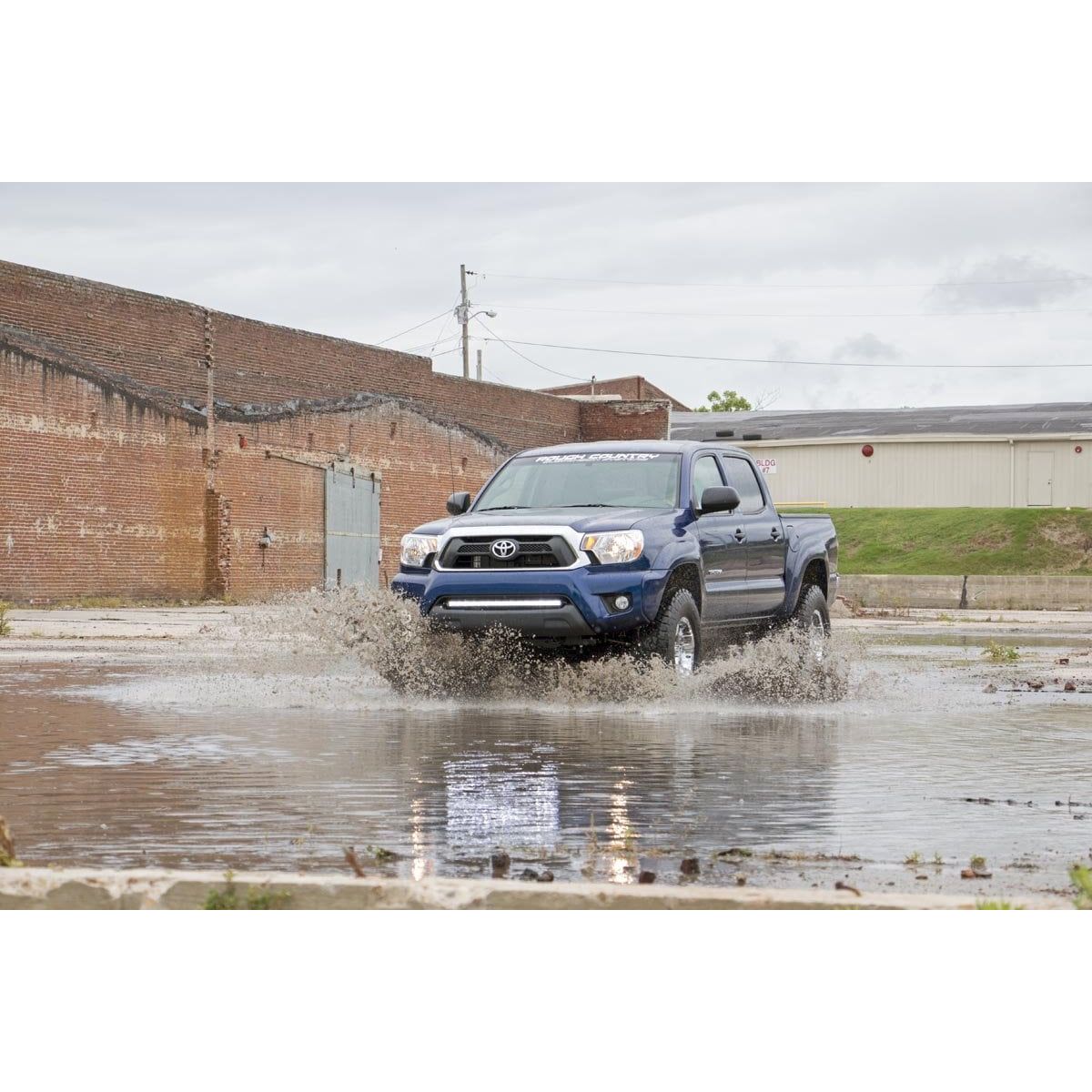 Rough Country M1 Struts w/M1 Rear Shocks 3 Inch Lift Kit I 74540