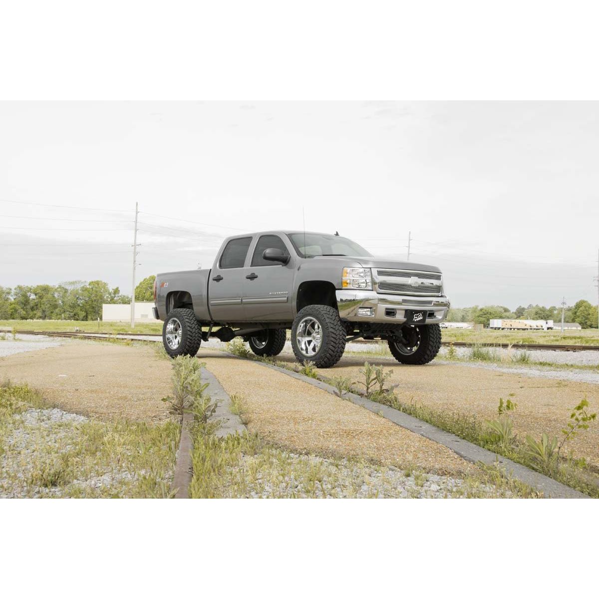 Rough Country M1 Struts w/M1 Rear Shocks 7.5 Inch Lift Kit I 26440