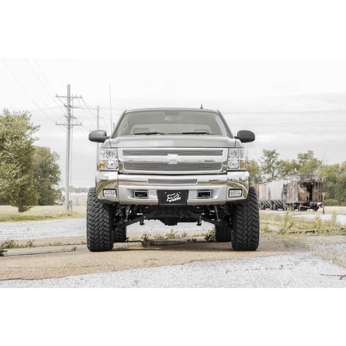 Rough Country M1 Struts w/M1 Rear Shocks 7.5 Inch Lift Kit I 26440