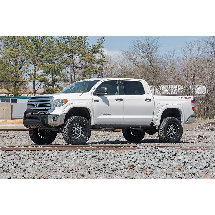 Rough Country M1 Struts w/M1 Rear Shocks 6 Inch Lift Kit I 75240