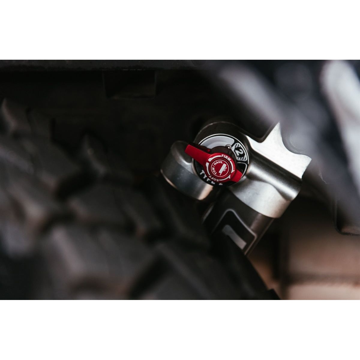 TeraFlex Falcon 2.25” Sport Tow-Haul Shock Leveling System for 2015-C Ford F-150 05-04-32-400-002