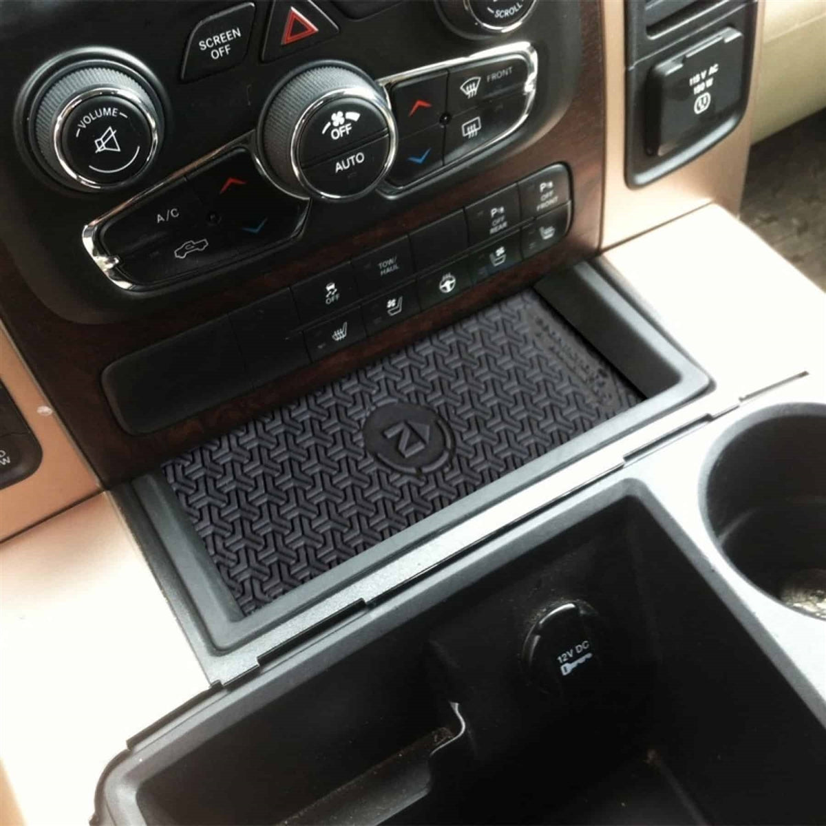 Ram 1500 Wireless Charging Pad Scosche HAQ02 MagicMount™ Qi