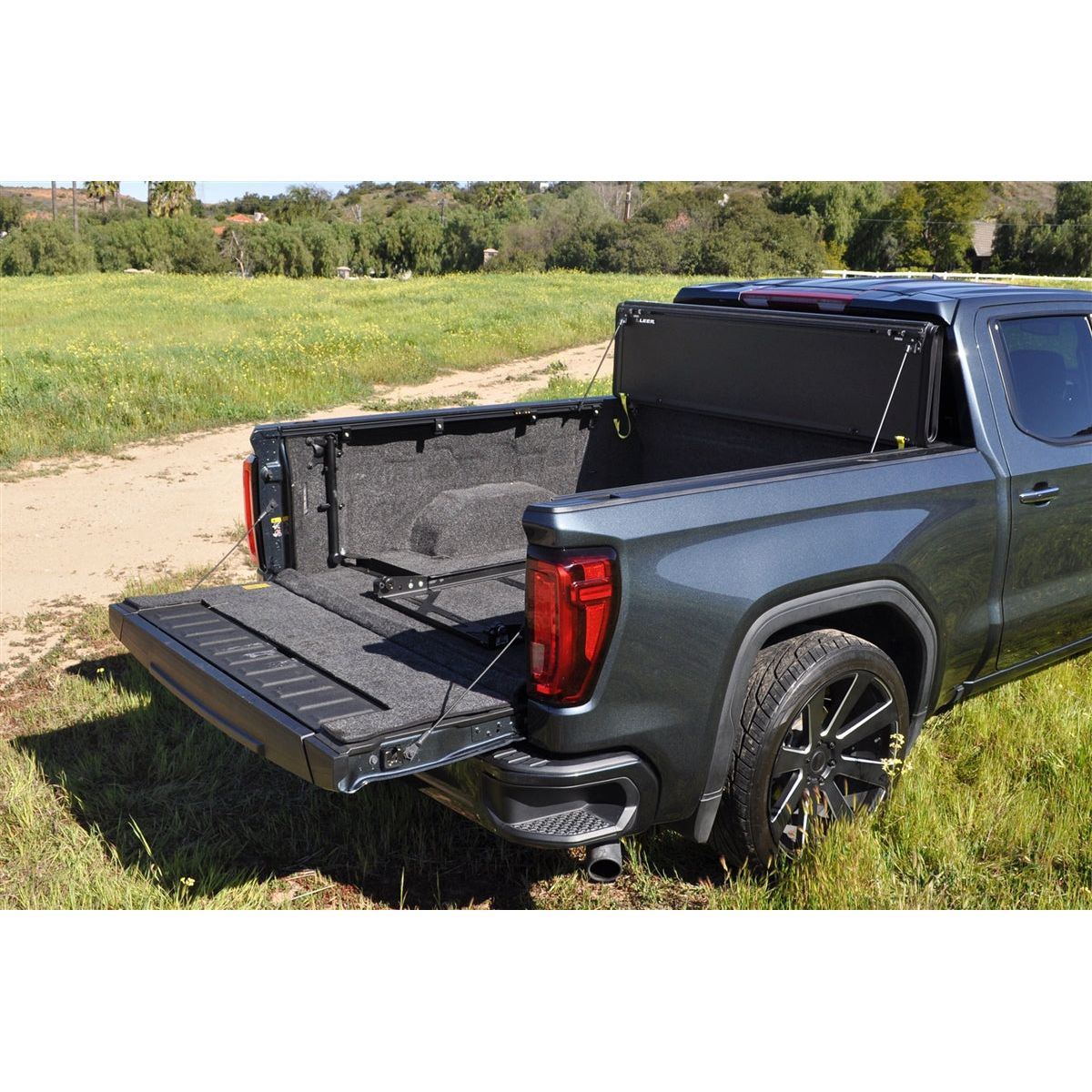 LEER Flush Folding Tonneau Cover