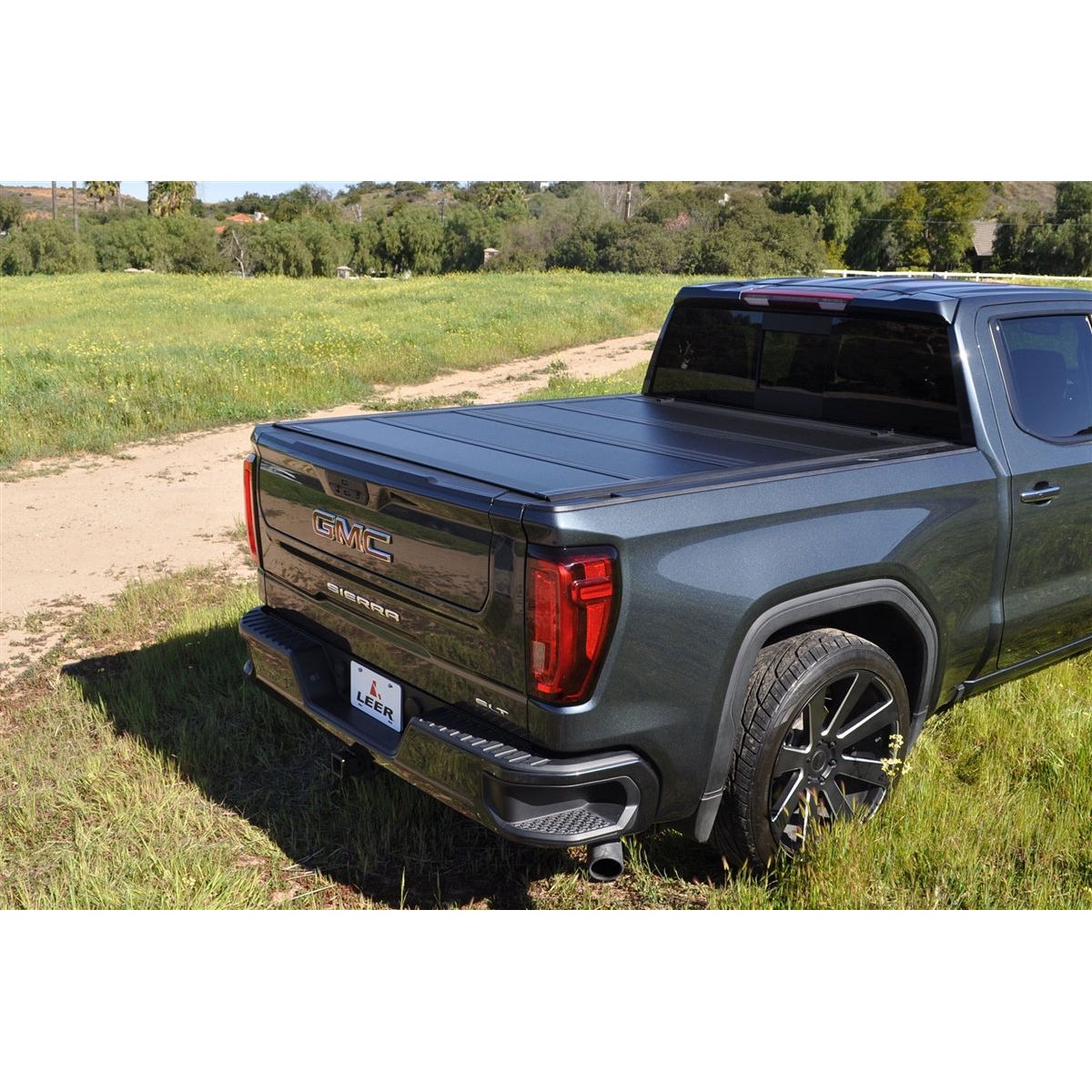 LEER Flush Folding Tonneau Cover