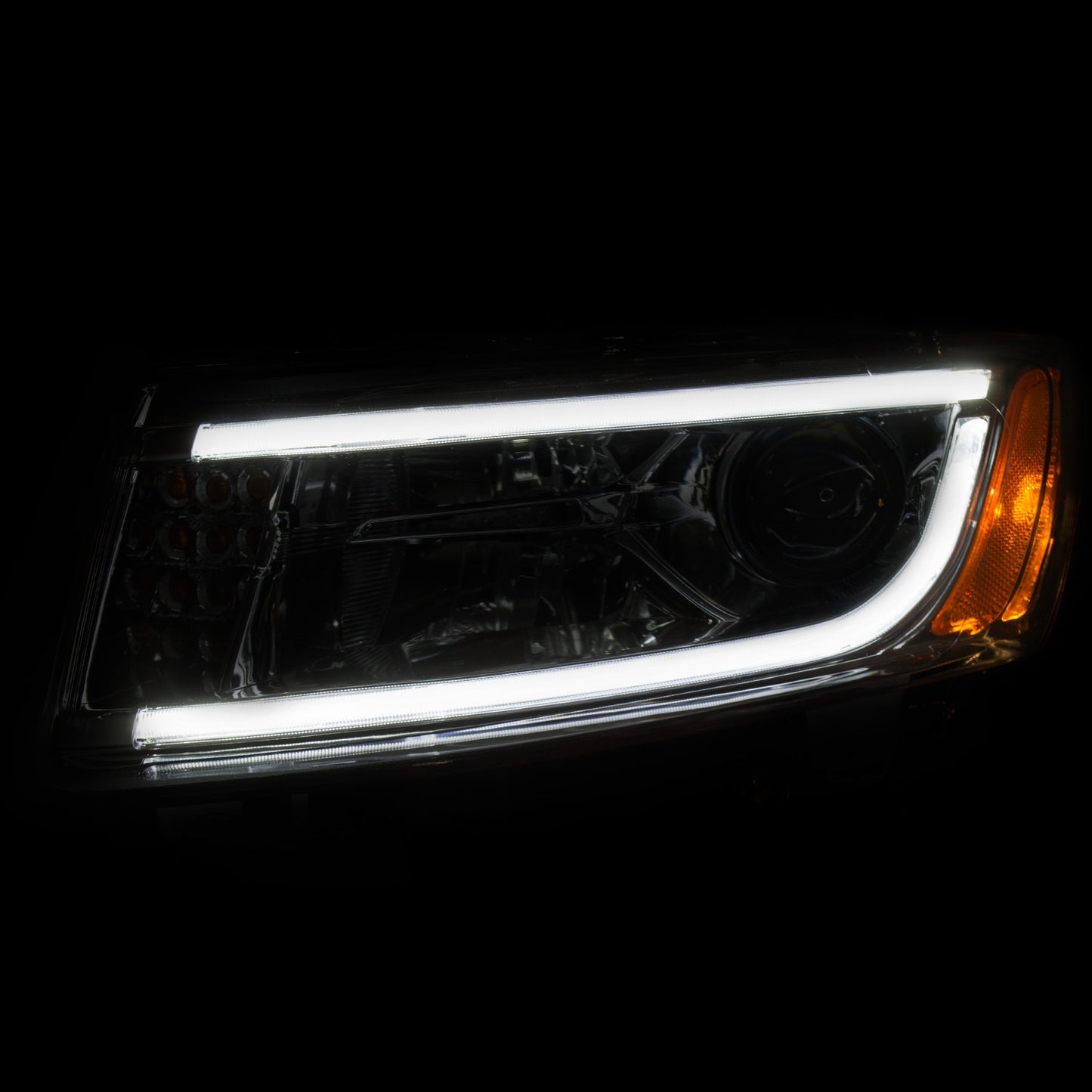 Anzo USA | Projector Headlight Set Clear Lens Chrome Housing Pair w/Plank Style Design | Fits Grand Cherokee | 111328