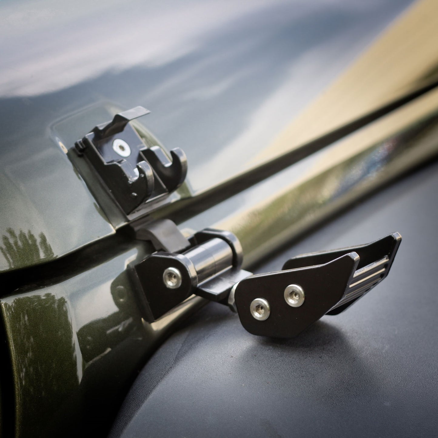 RUGGED RIDGE | 11210.11 | 07-17 Wrangler Hood Catch Black Alum