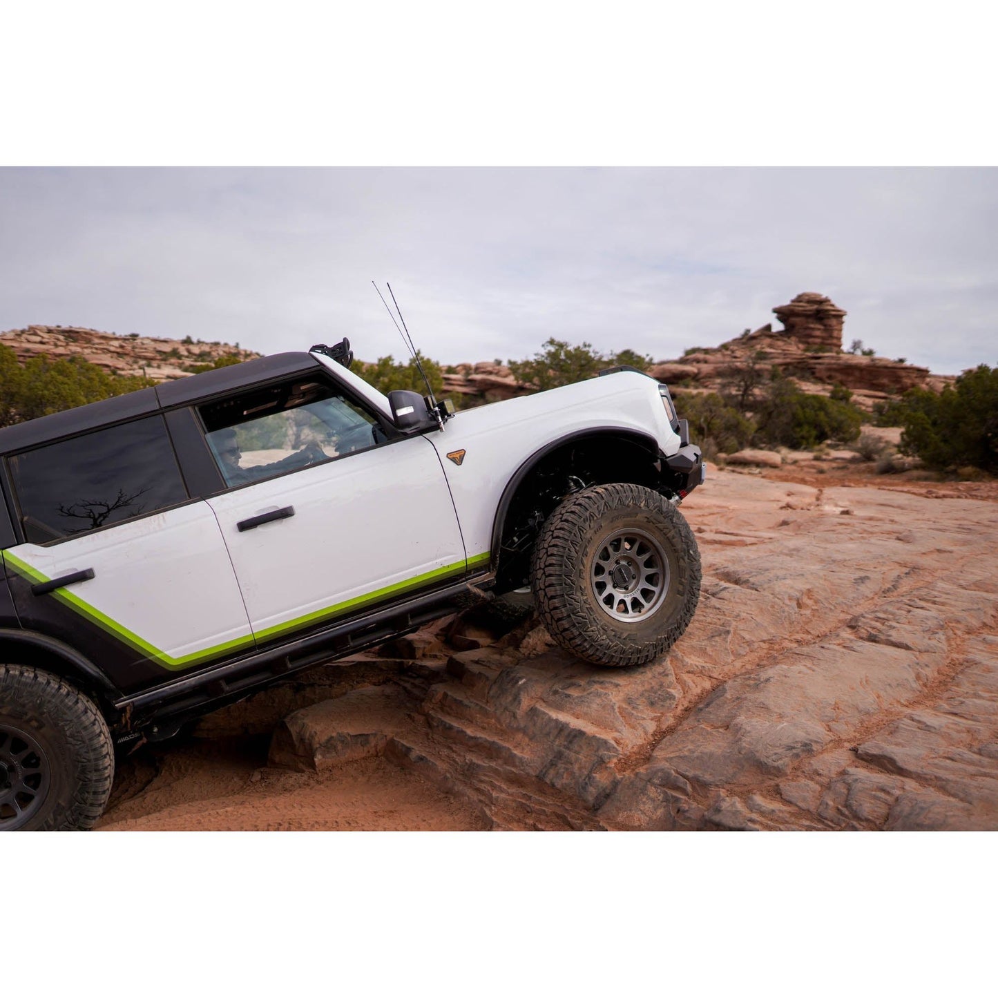 DV8 Off-Road 2021-2024 Ford Bronco | FS-15 4-Door Rock Sliders V2 C3| SRBR-07