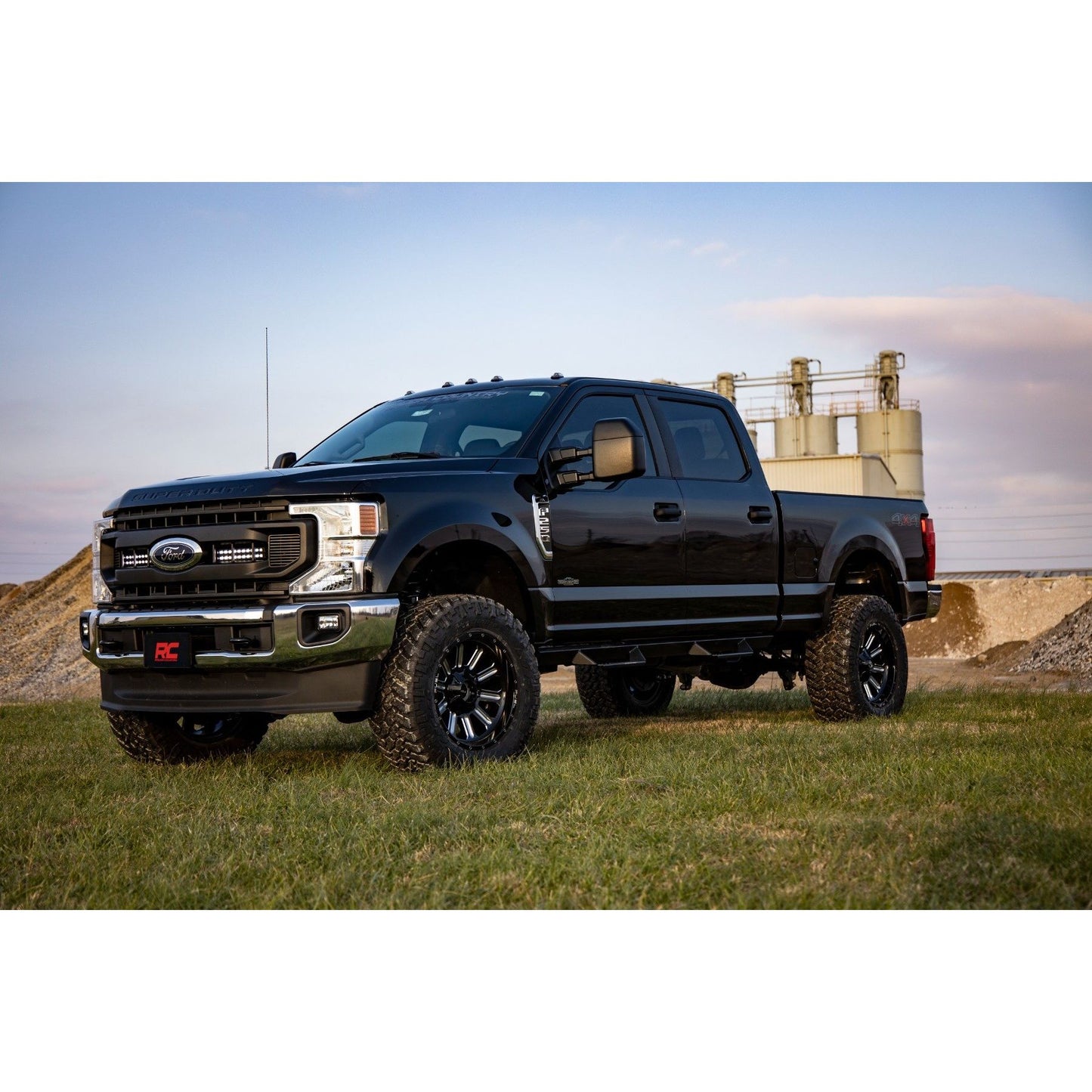 ROUGH COUNTRY LED Light Kit | Grille Mount | 10 Inch Black | Slimline | Ford F-250 Super Duty (20-22) | 70898