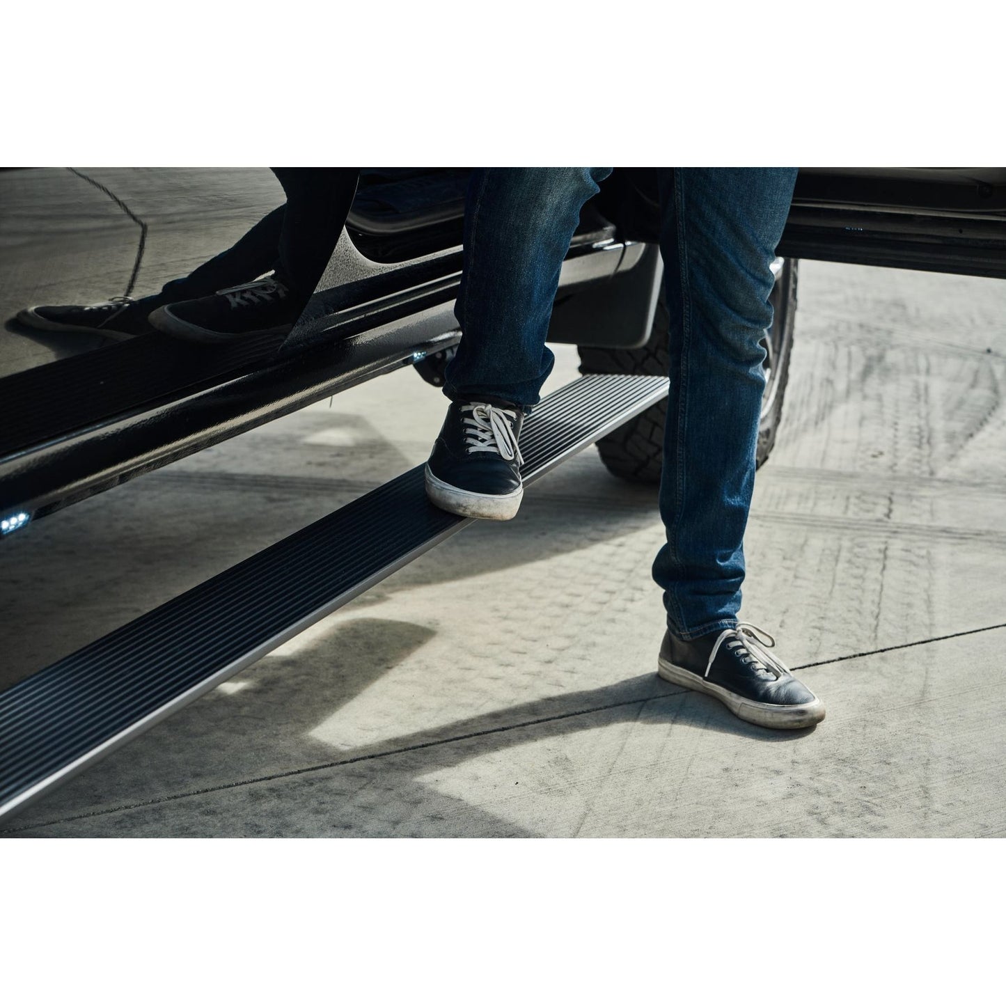 Body Armor 4x4 2019-2024 CHEVROLET SILVERADO/GMC SIERRA 1500, 2500/3500 CREW CAB E-POWER BOARD STEPS GM-4501
