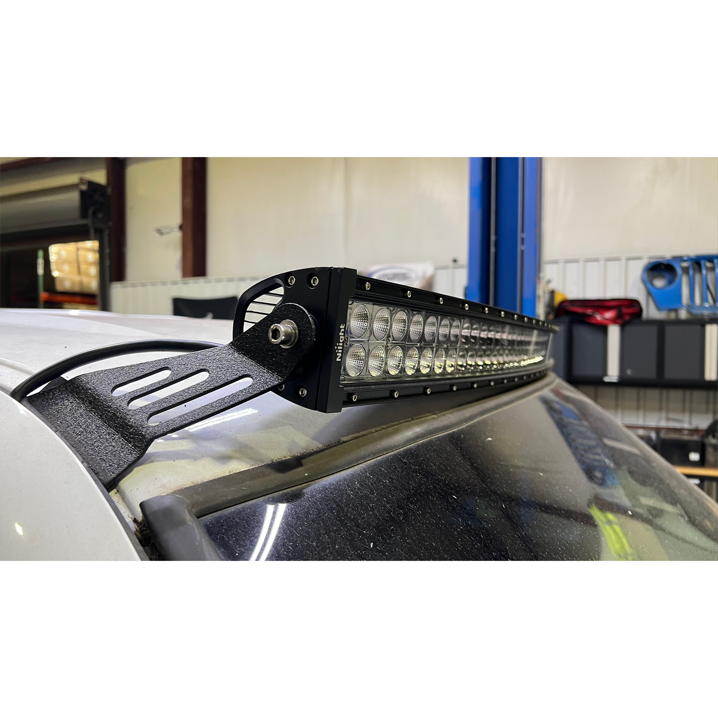 FISHBONE OFFROAD | 99-06 Silverado/Tahoe/Suburban/Sierra/Yukon/Avalanche Roof Mounted Lightbar Brkt For 50In Light Bar | FB21354