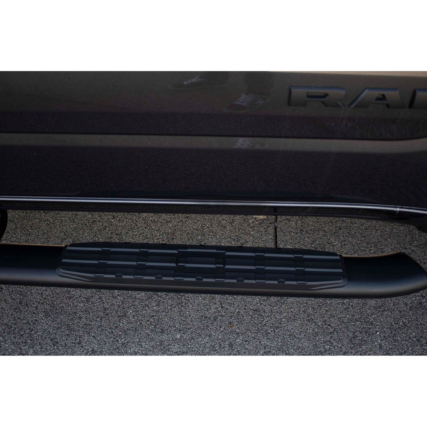 FISHBONE OFFROAD | 19-C Ram 1500 Quad Cab Oval Side Step Txt Powder Coat Black Pair | FB21374