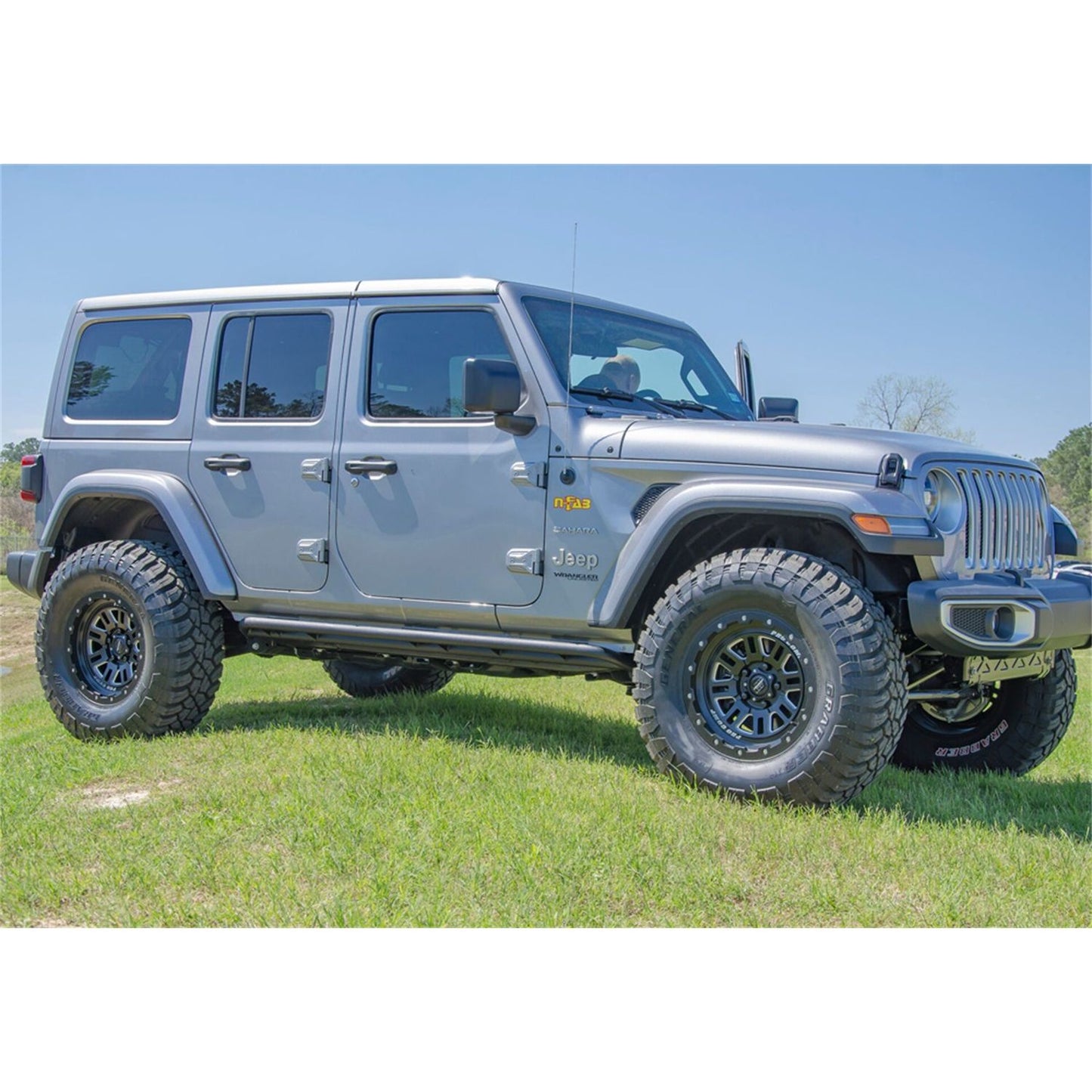 N-Fab | RKR Rails-Cab Len (2 Steps)-20-24 Gladiator JT 4Dr-TX Blk | J194TRKR