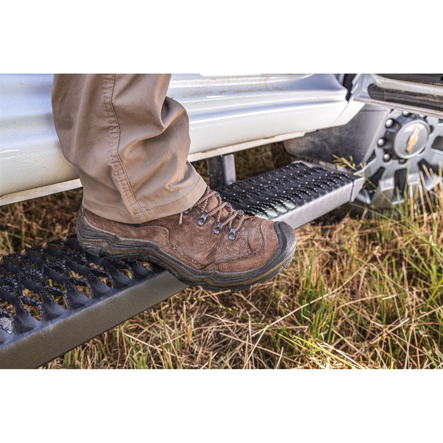 N-Fab | Growler-Cab Len-19 (New Body Style)-24 Silv/Sierra 1500/20-24HD Crw-TX Blk | GFC19CC-TX