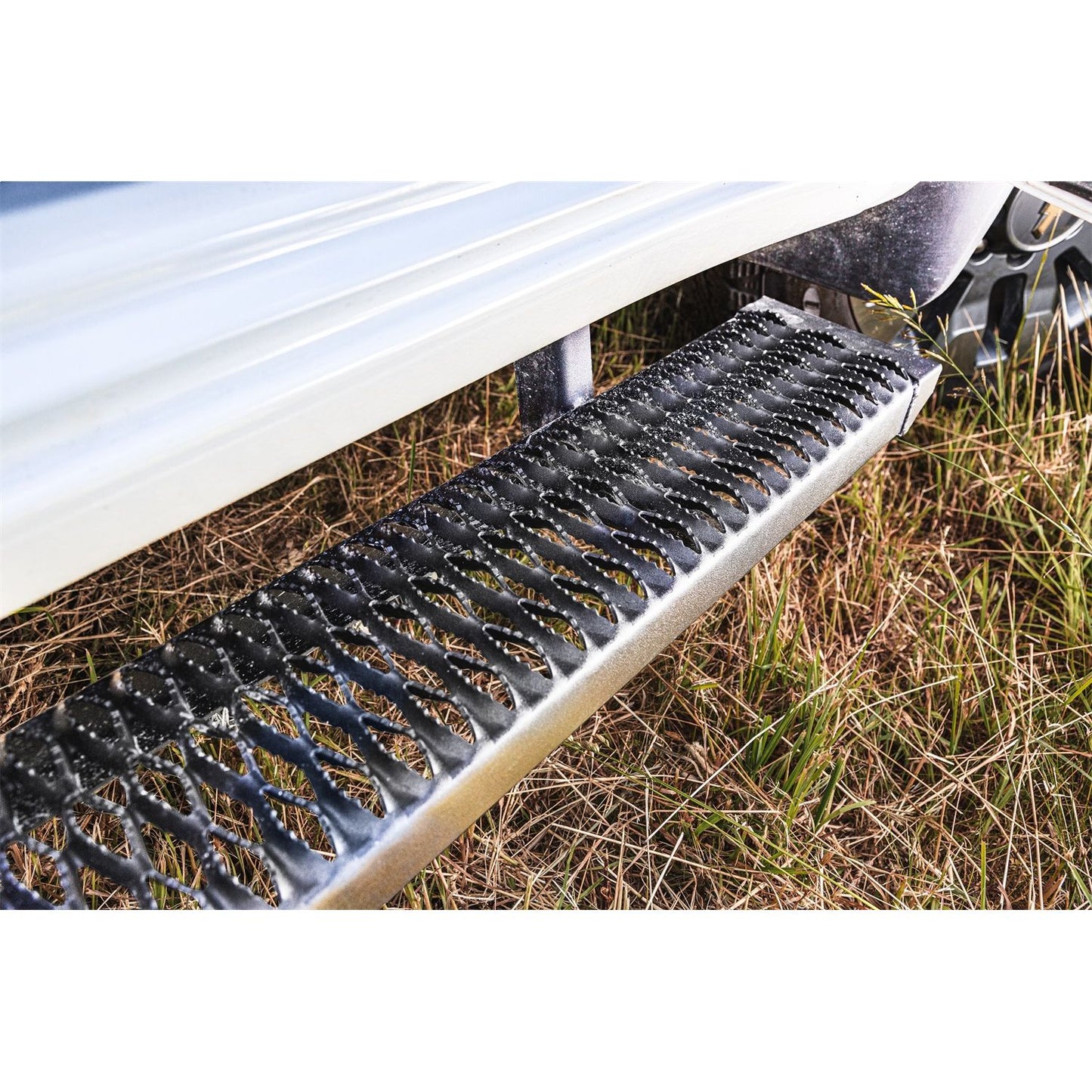 N-Fab | Growler-Cab Len-19 (NewBody)-24 Silv/Sierra1500/20-24 GM HD Dbl-TX Blk | GFC19QC-TX