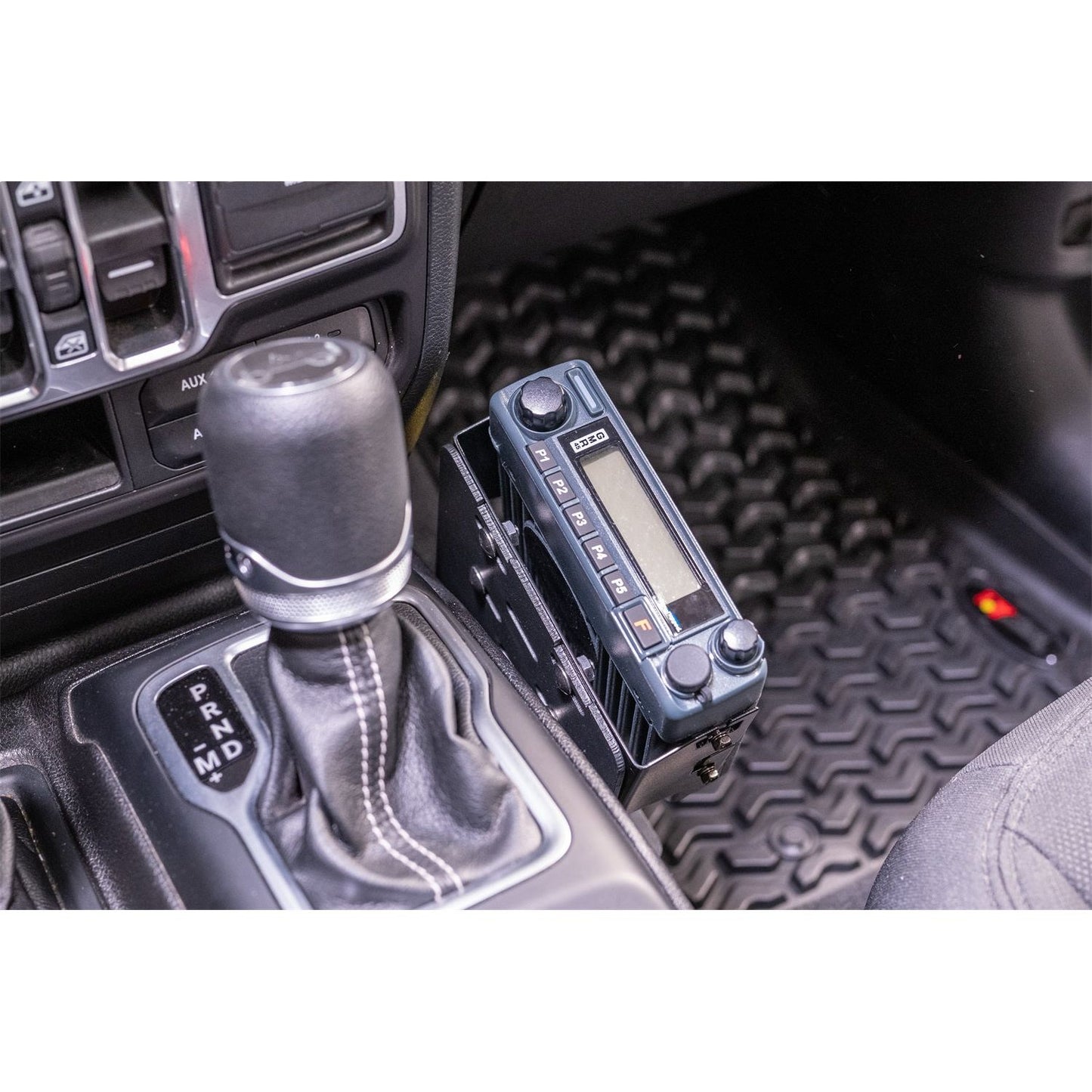 RUGGED RIDGE | 13551.06 | 18-C Wrangler Jl/20-C Gladiator Race Radio Mount