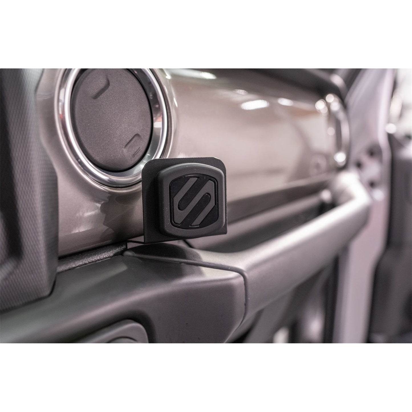 RUGGED RIDGE | 13551.06 | 18-C Wrangler Jl/20-C Gladiator Race Radio Mount
