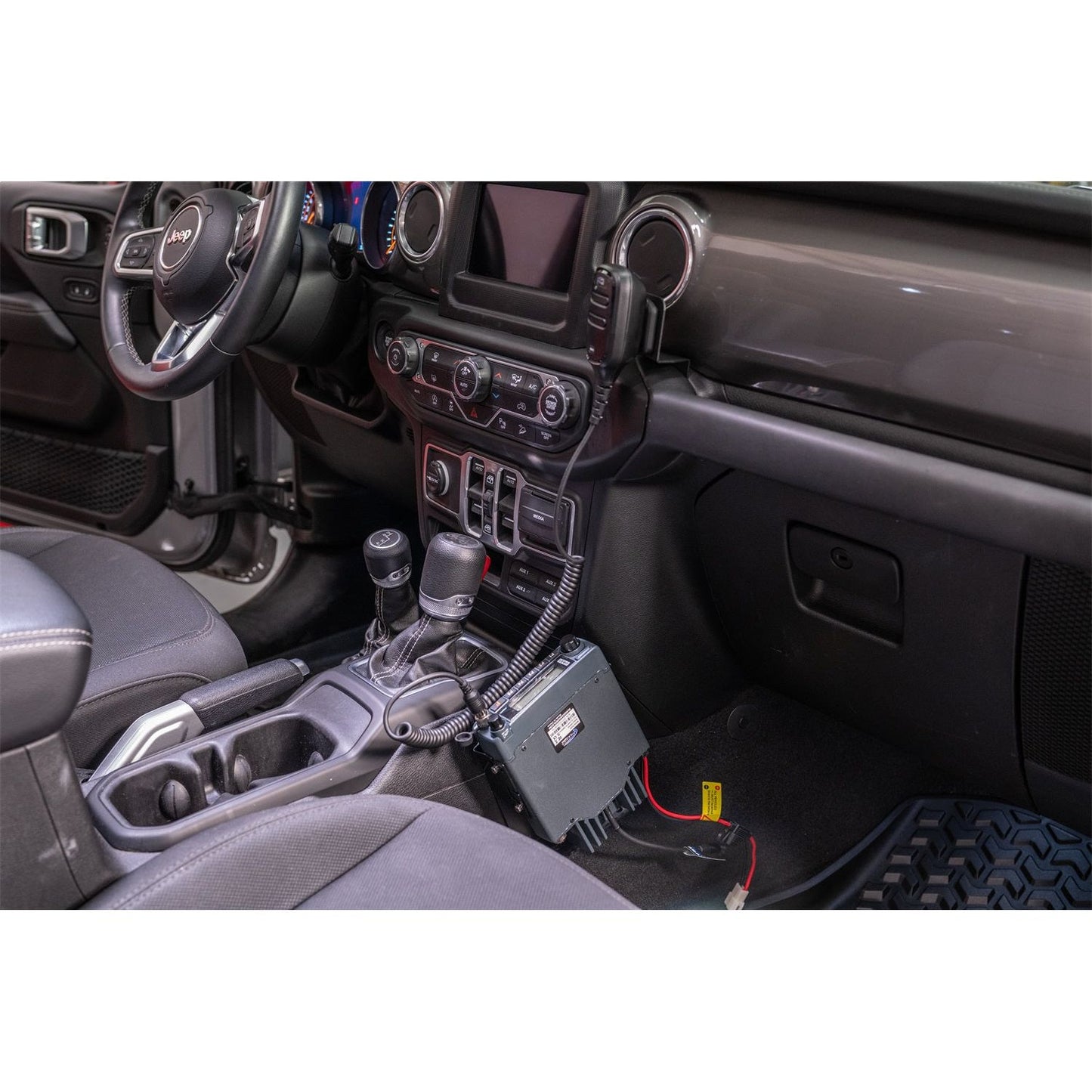 RUGGED RIDGE | 13551.06 | 18-C Wrangler Jl/20-C Gladiator Race Radio Mount