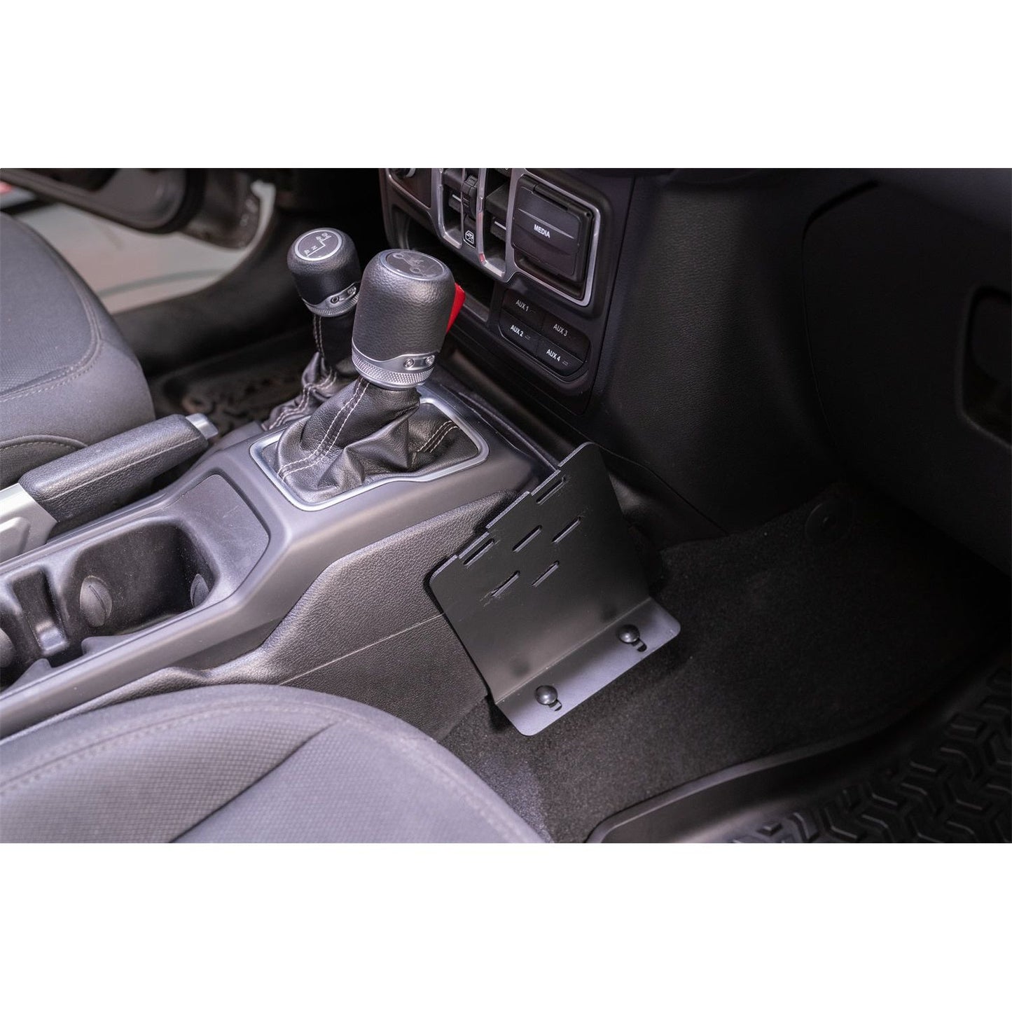 RUGGED RIDGE | 13551.06 | 18-C Wrangler Jl/20-C Gladiator Race Radio Mount