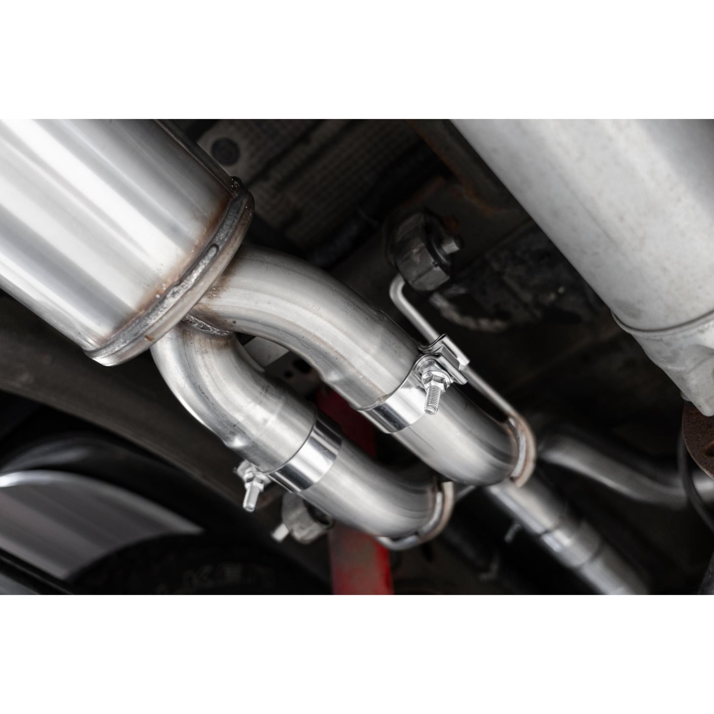 MBRP | 3.0 inch Cat-Back 2.5 inch Dual Split Rear Quad Carbon Fiber Tips 4.0 inch OD 19-up Silverado/Sierra 1500 Dual Out  | S50053CF
