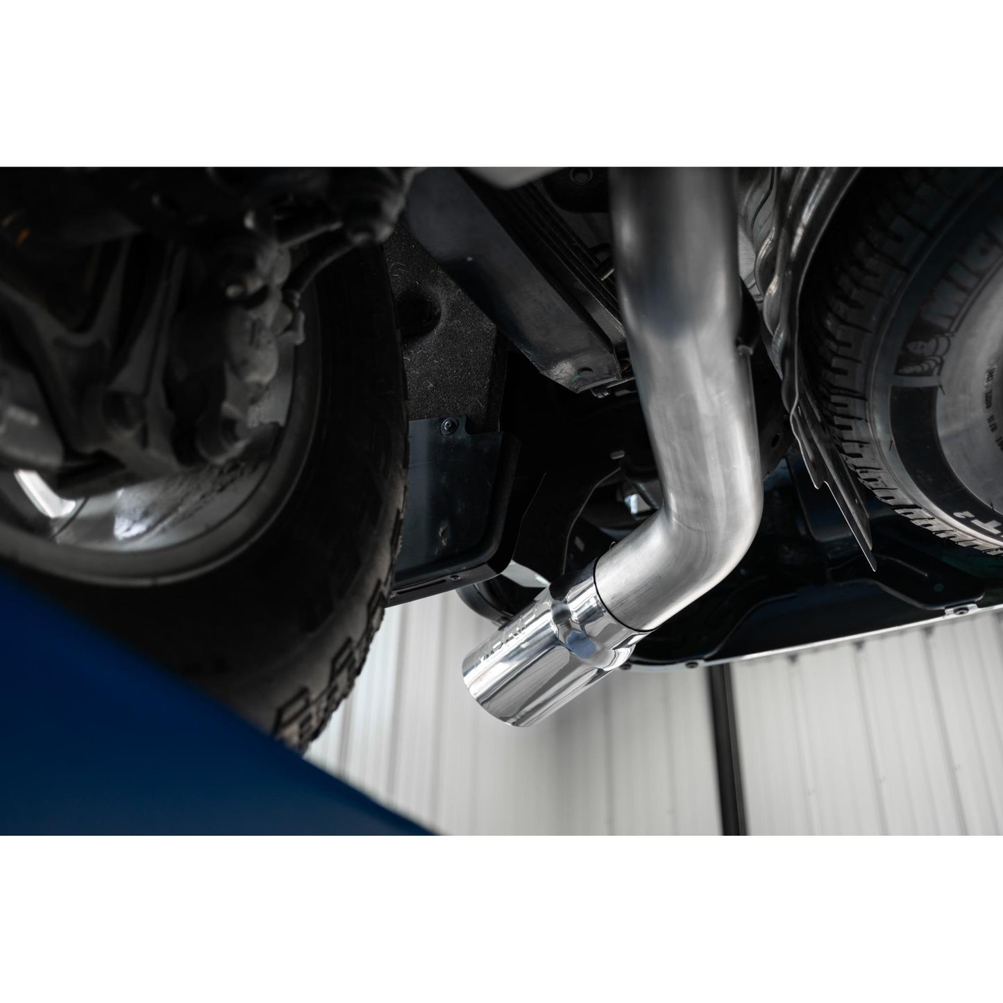 MBRP | 4 Inch Cat Back Exhaust System Single Side Exit 20-Up Silverado/Sierra 2500/3500 HD 6.6L V8 Armor Pro  | S5093304