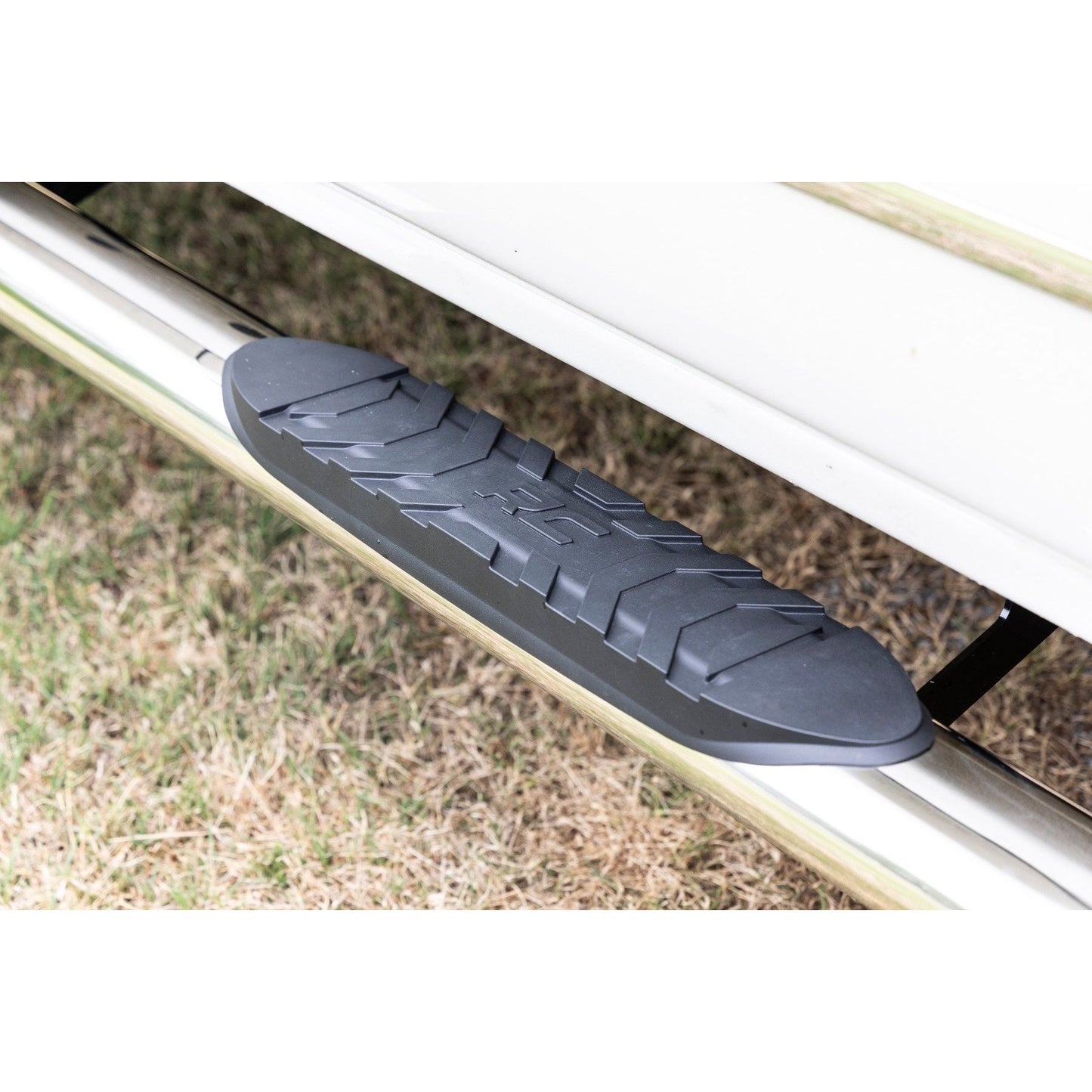 ROUGH COUNTRY Oval Nerf Steps | Stainless | Crew Cab | DEF Tank | Chevy/GMC 1500/2500HD/3500HD (07-19 & Classic) | 21001S
