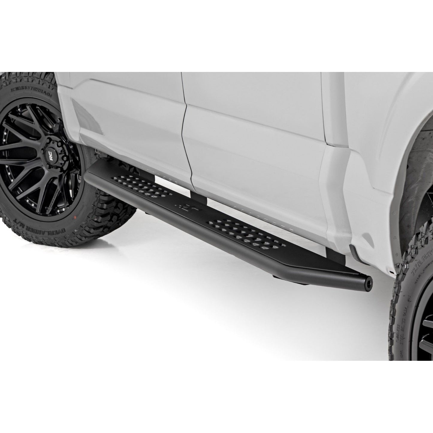 ROUGH COUNTRY OV2 Running Boards | Side Step Bars | Crew Cab | Ford F-150/Lightning/F-250/F-350 (15-25) | 14011