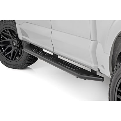 ROUGH COUNTRY OV2 Running Boards | Side Step Bars | Crew Cab | Ford F-150/Lightning/F-250/F-350 (15-25) | 14011