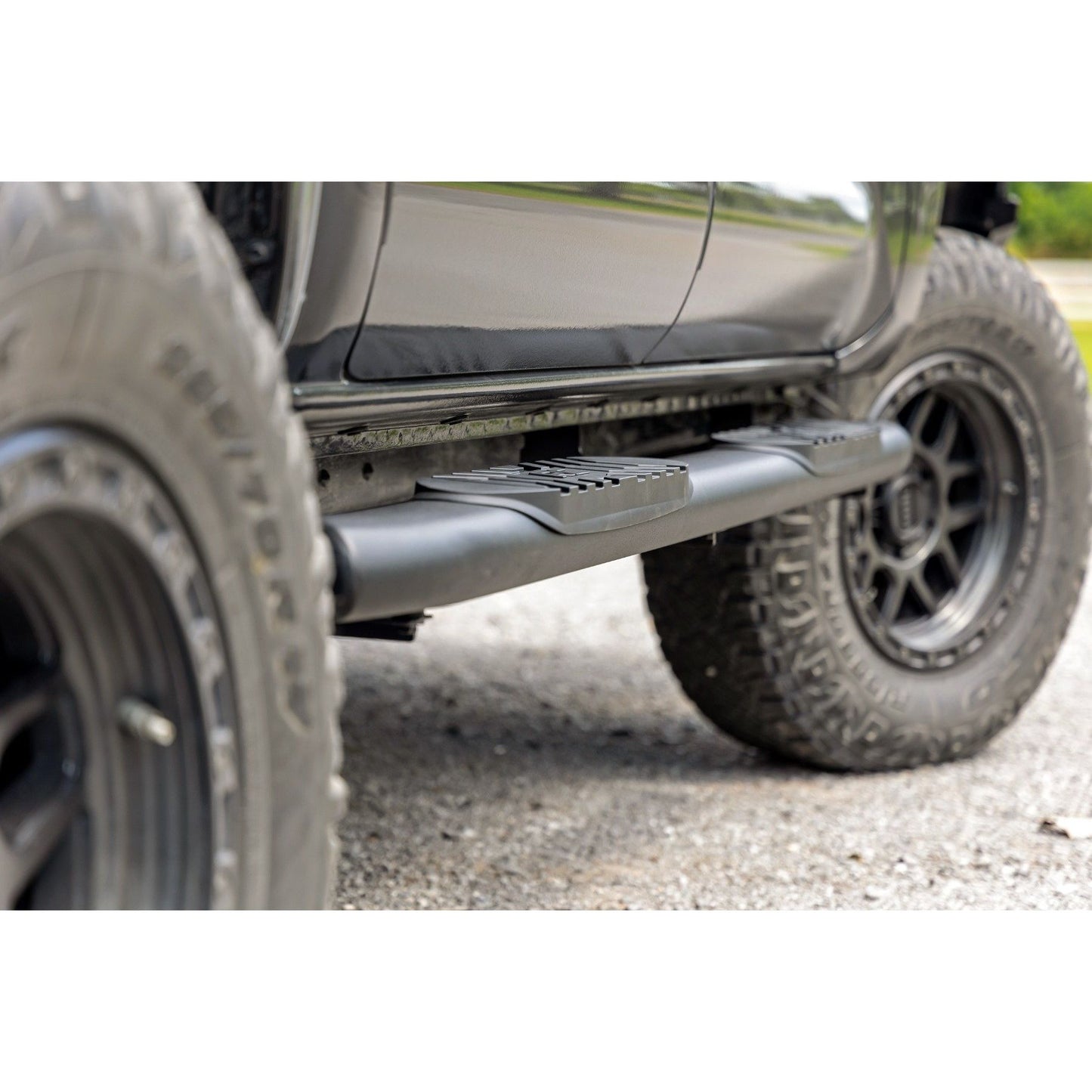 ROUGH COUNTRY Oval Nerf Step | Double Cab | Black | Toyota Tacoma 2WD/4WD (2005-2023) | 21008