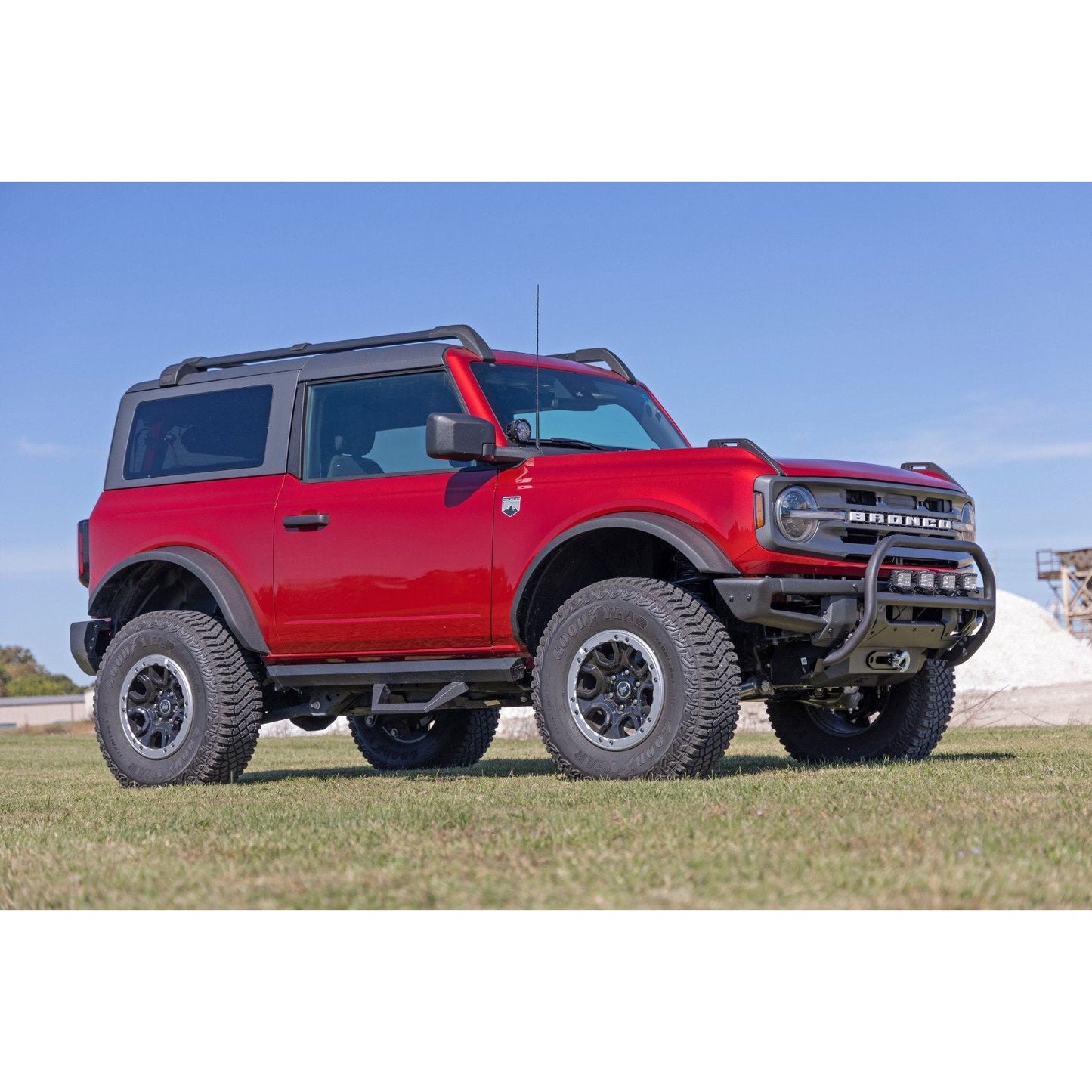 Rough Country Black Series w/ White DRL Nudge Bar I 51102
