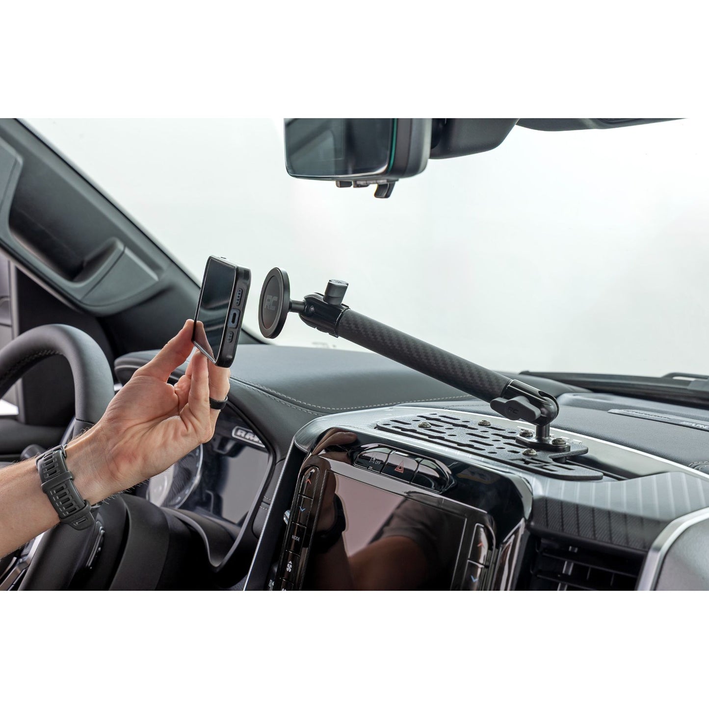 ROUGH COUNTRY Dash Mount | 10" Mag Safe Mount Kit | 8in Screen | Ram 1500 4WD (2019-2024) | 33003