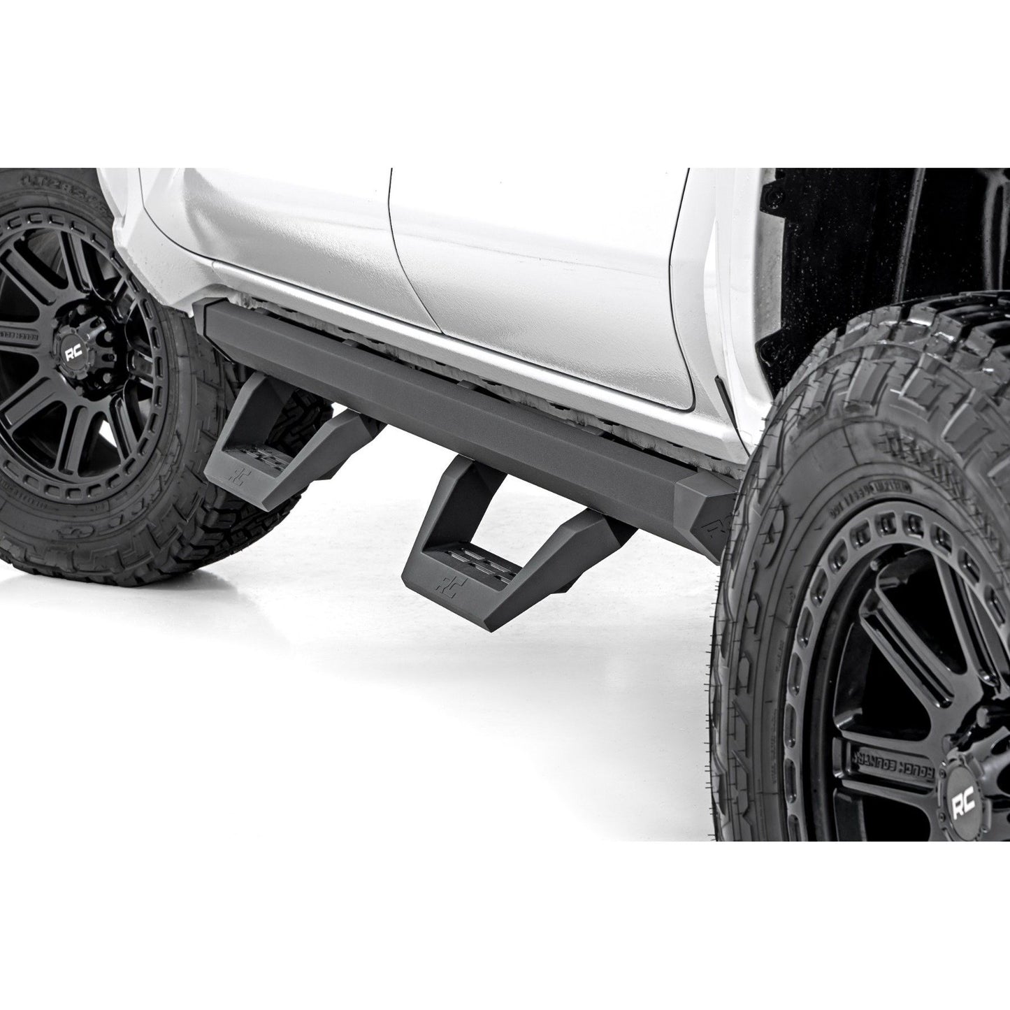 ROUGH COUNTRY SRX2 Adjustable Aluminum Steps | Double Cab | Toyota Tacoma 2WD/4WD (24-25) | 73004