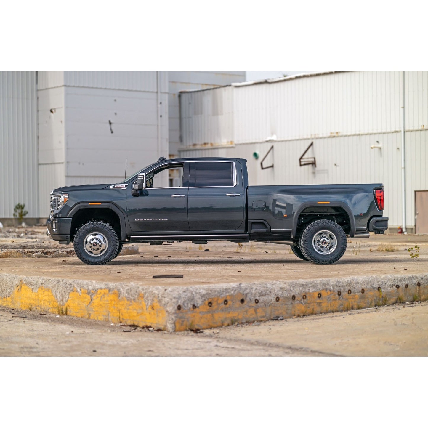 ROUGH COUNTRY 3 Inch Lift Kit | UCAs | V2 | Chevy/GMC Sierra 3500 HD/Silverado 3500 HD (20-25) | 95670RED