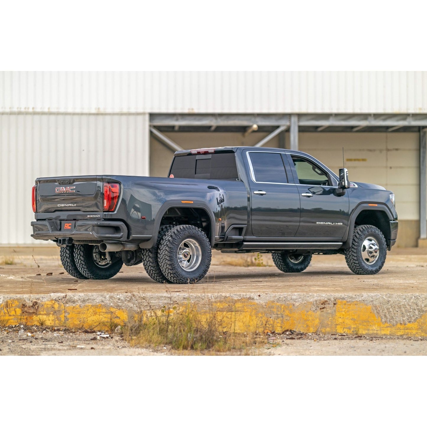 ROUGH COUNTRY 3 Inch Lift Kit | UCAs | V2 | Chevy/GMC Sierra 3500 HD/Silverado 3500 HD (20-25) | 95670RED